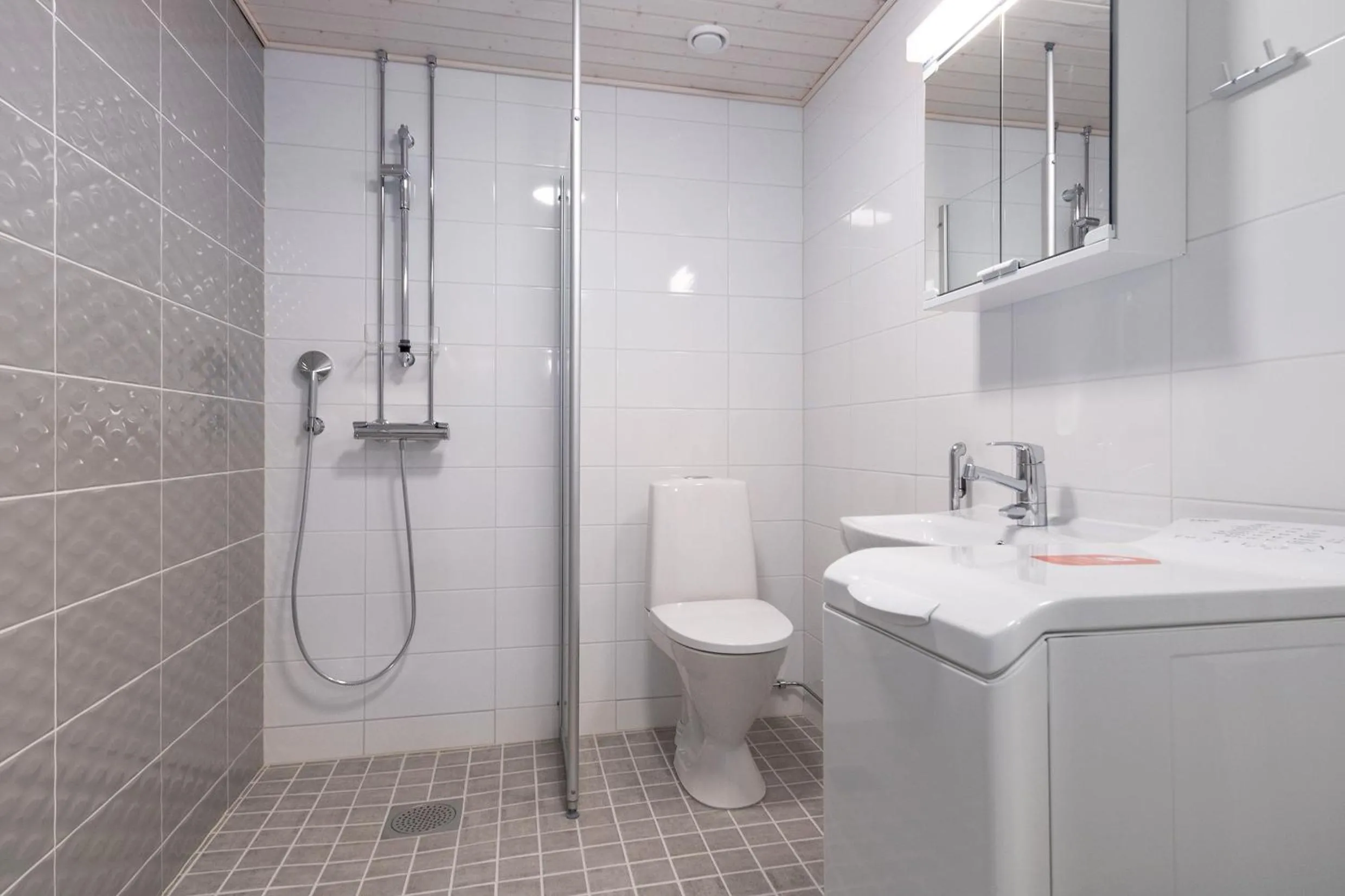 Shower in Forenom Serviced Apartments Rauma Kaivopuisto