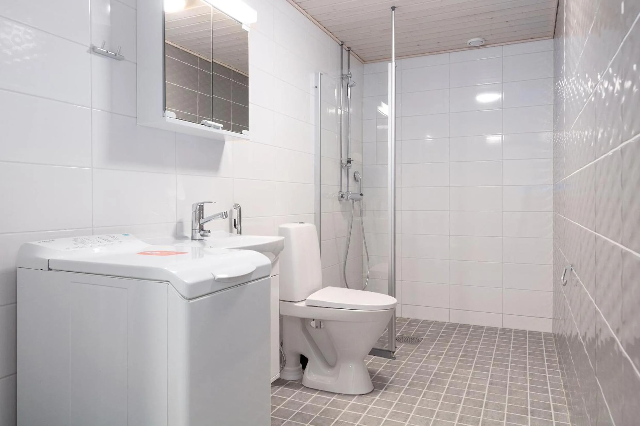 Shower in Forenom Serviced Apartments Rauma Kaivopuisto