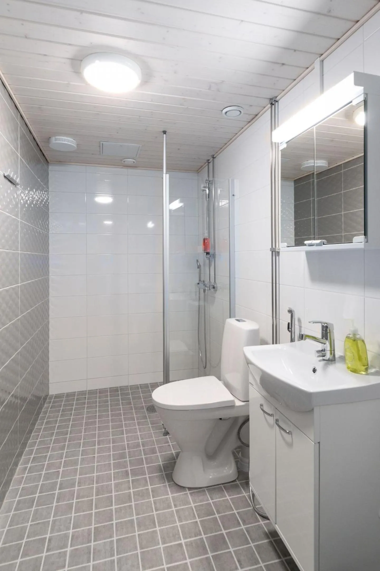 Shower in Forenom Serviced Apartments Rauma Kaivopuisto