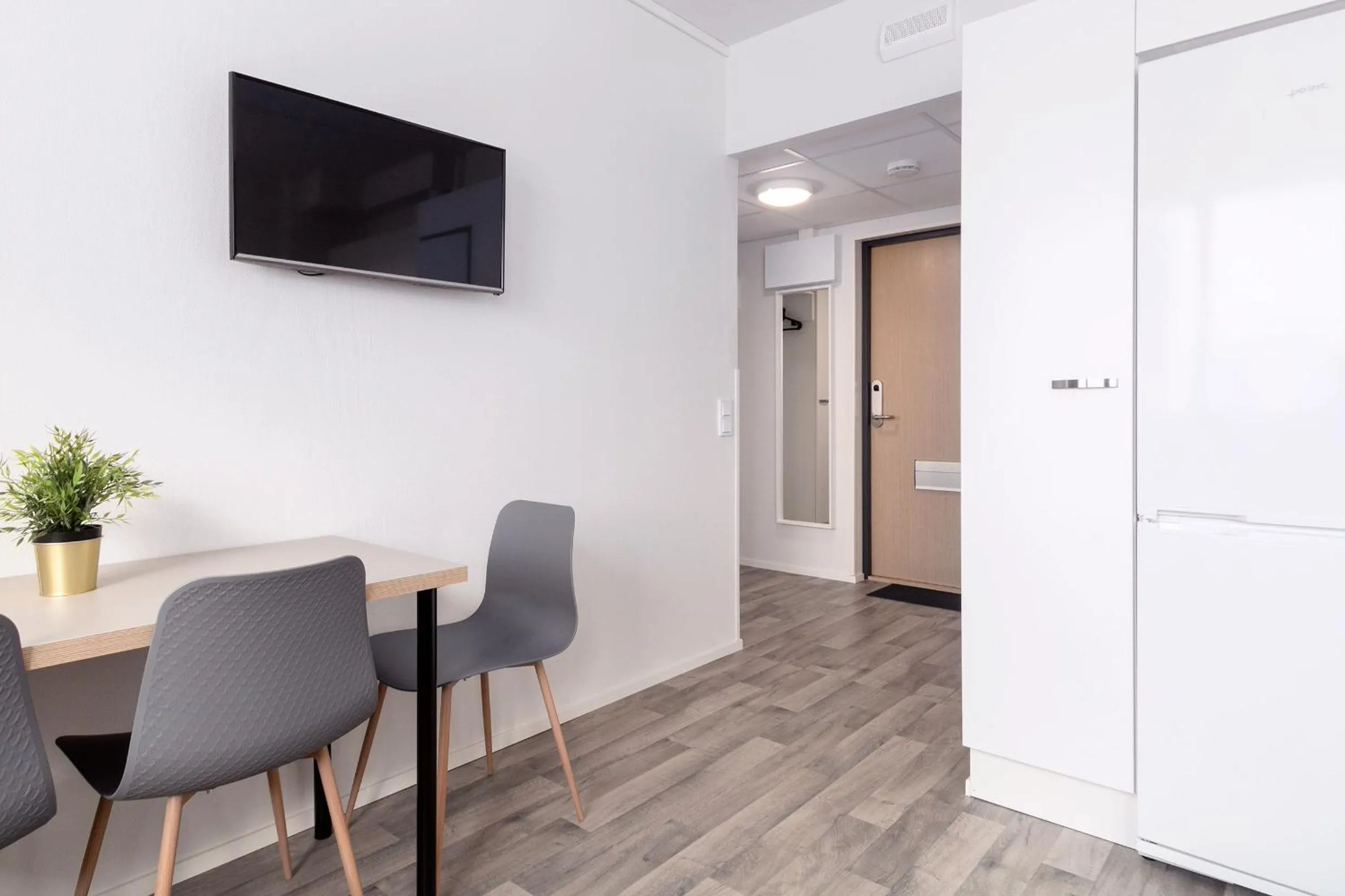 TV and multimedia in Forenom Serviced Apartments Rauma Kaivopuisto