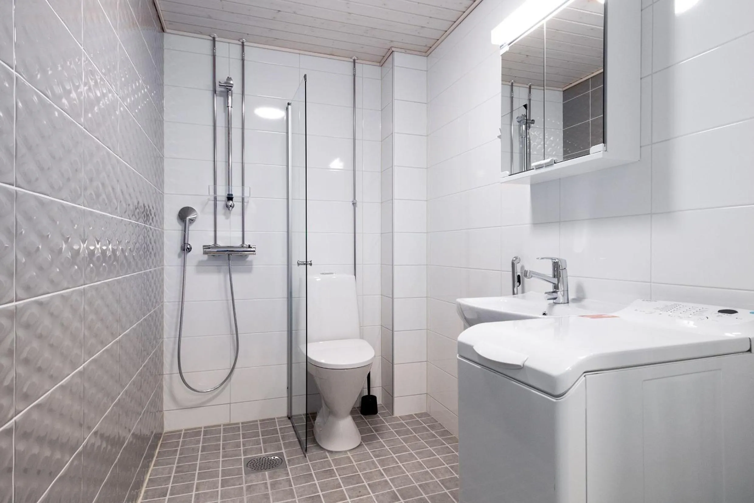 Shower in Forenom Serviced Apartments Rauma Kaivopuisto