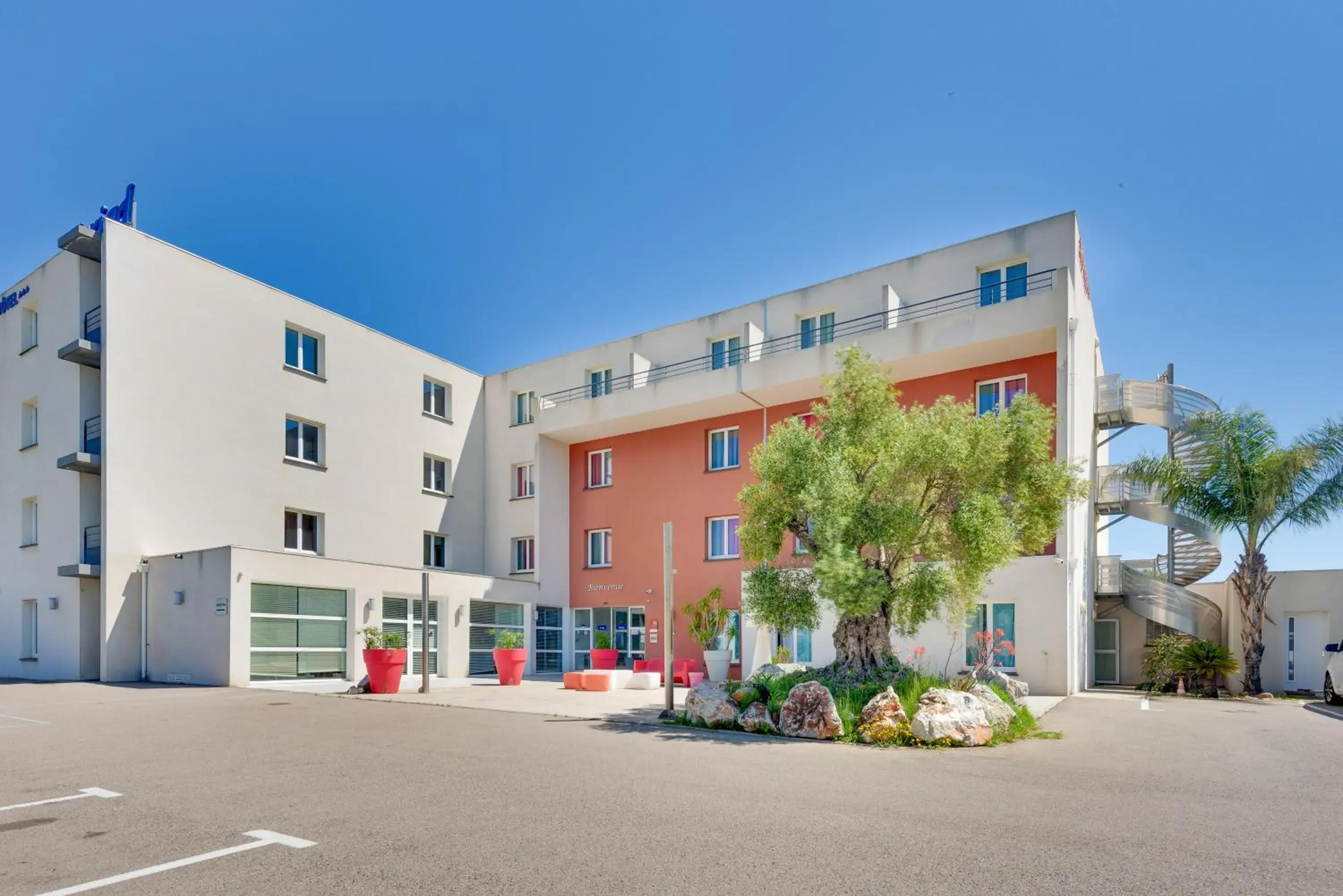 Property building in Kyriad Perpignan Sud Property building in Kyriad Perpignan Sud