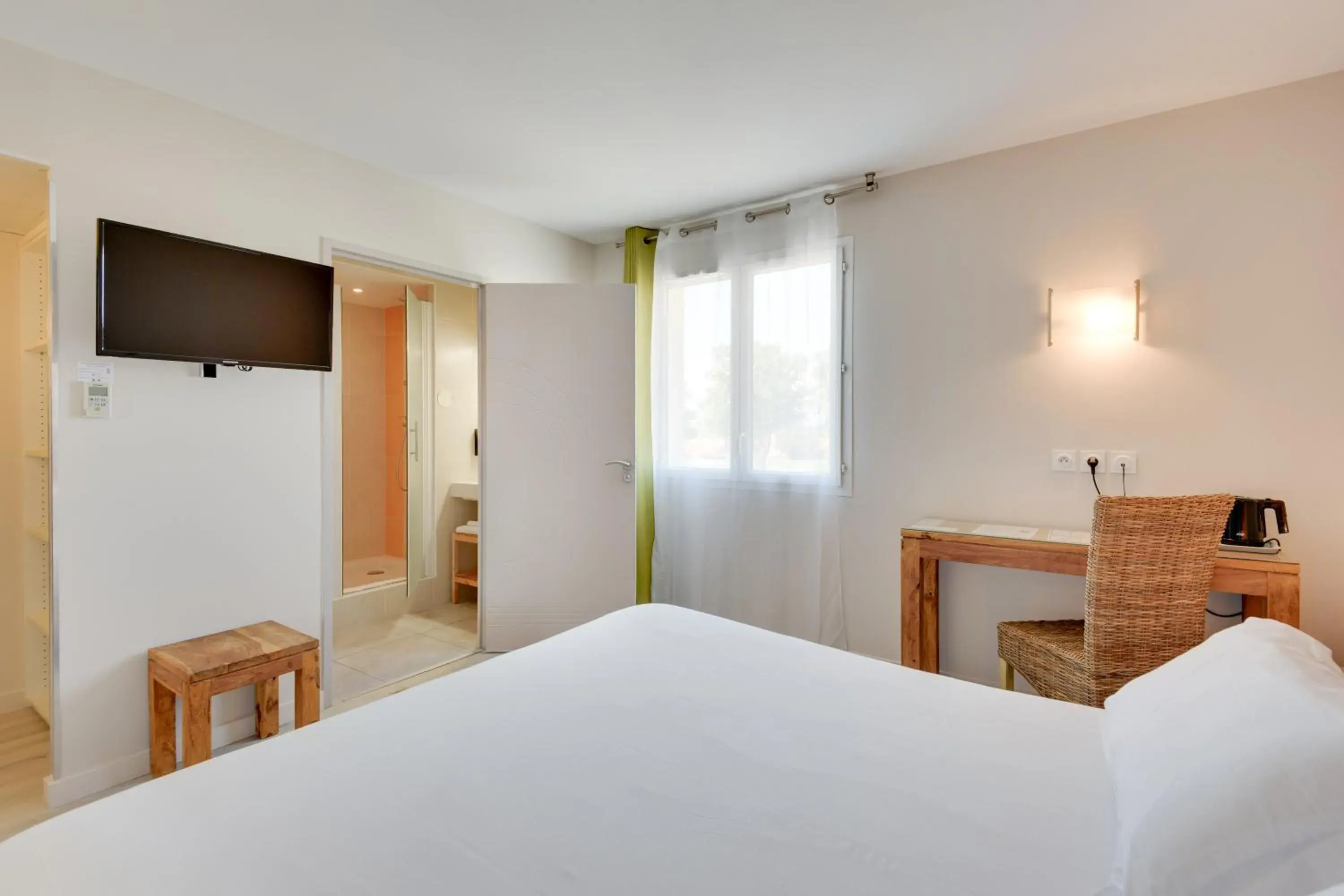 Bedroom, Bed in Kyriad Perpignan Sud Bedroom, Bed in Kyriad Perpignan Sud