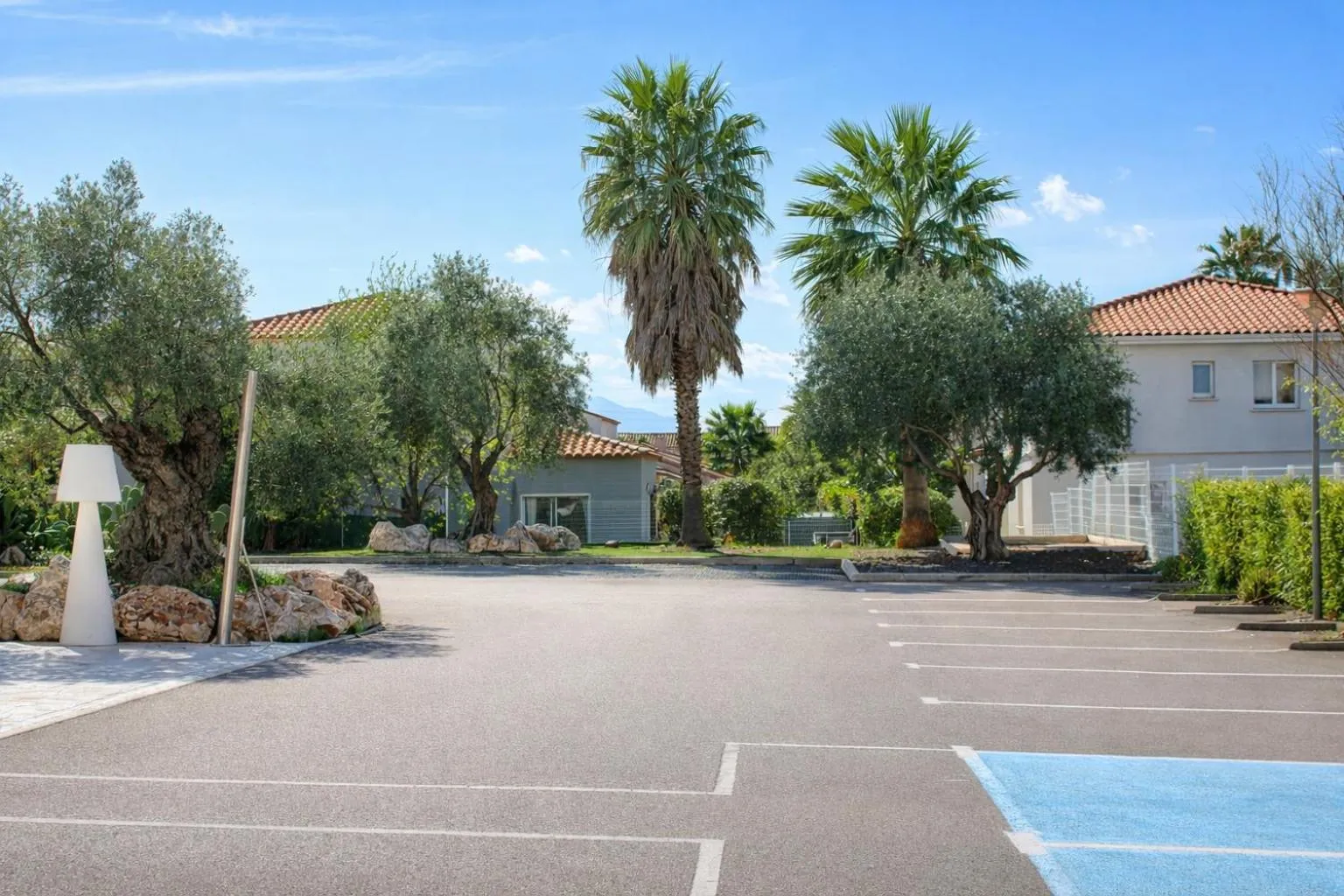 Parking in Kyriad Perpignan Sud