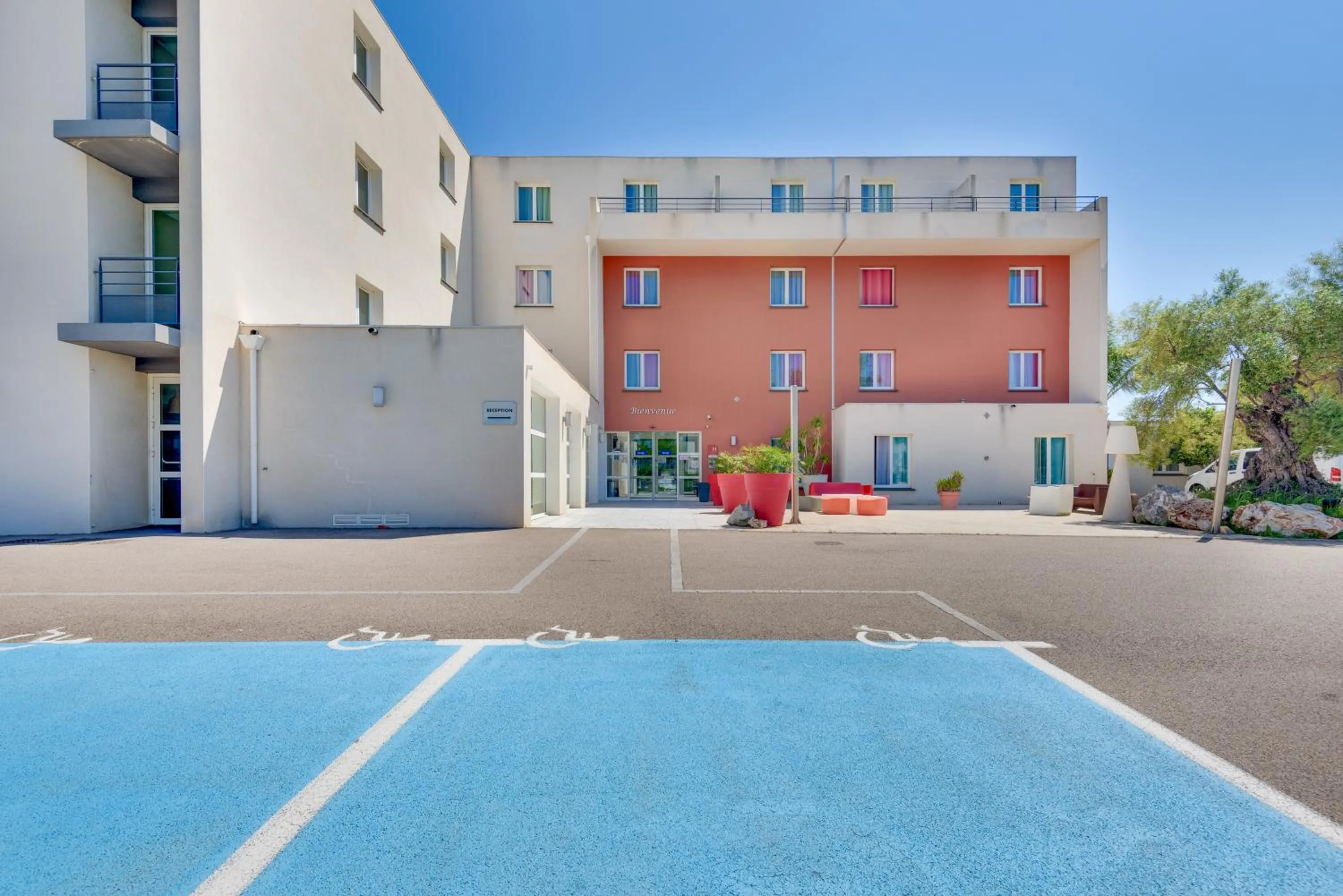 Property building in Kyriad Perpignan Sud