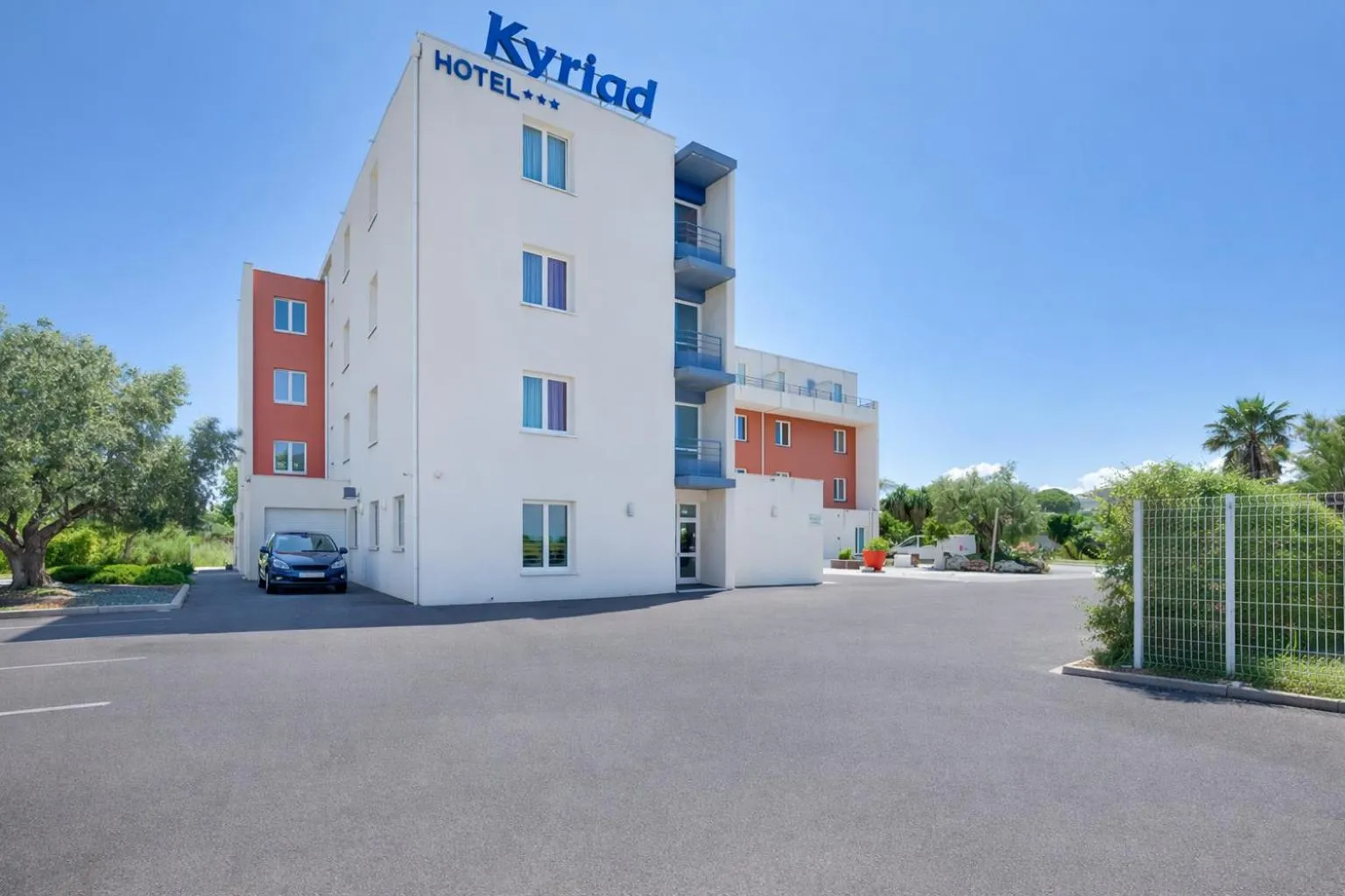 Property building in Kyriad Perpignan Sud