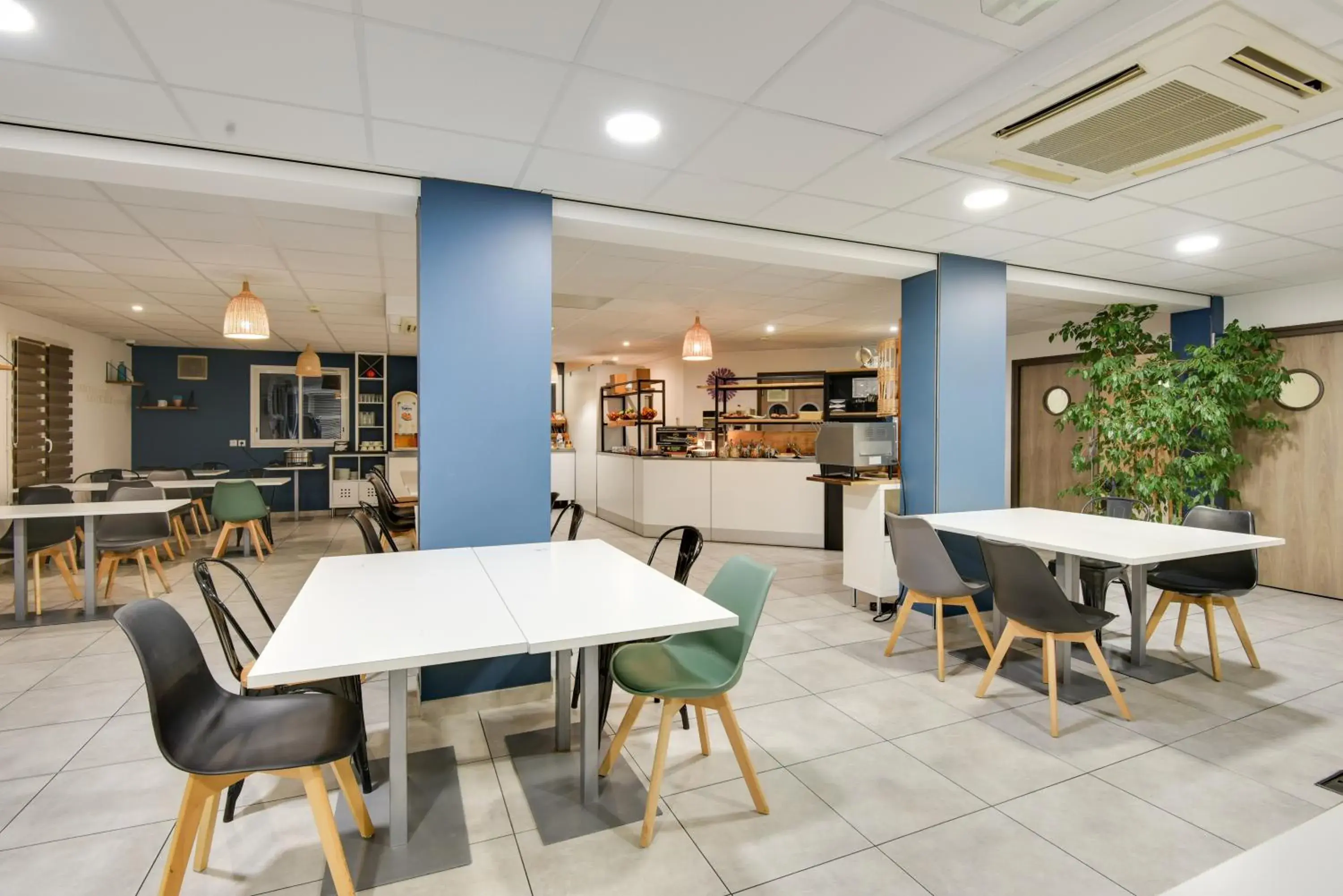 Breakfast in Kyriad Perpignan Sud Breakfast in Kyriad Perpignan Sud