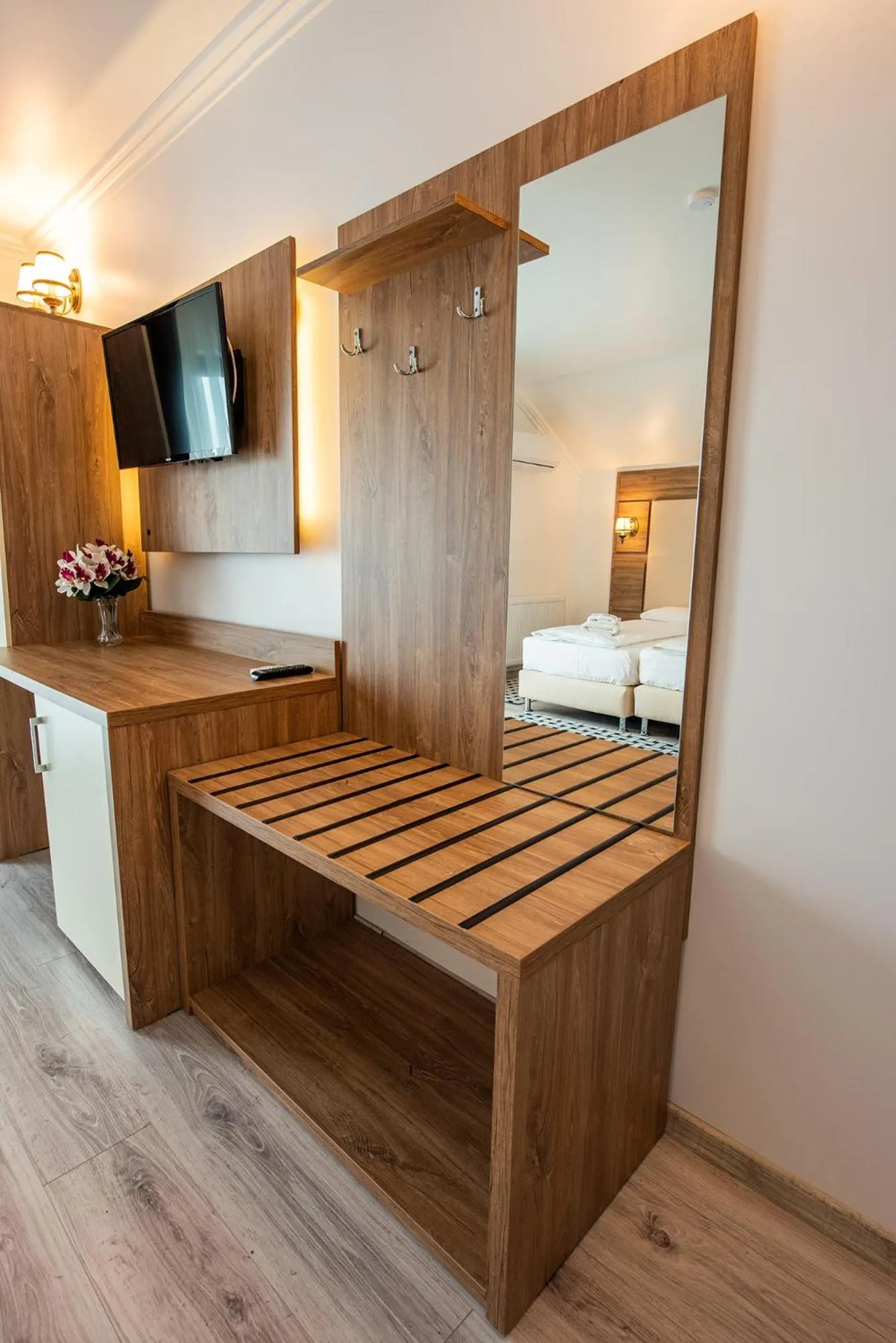 Bed in Pensiunea Carul cu flori