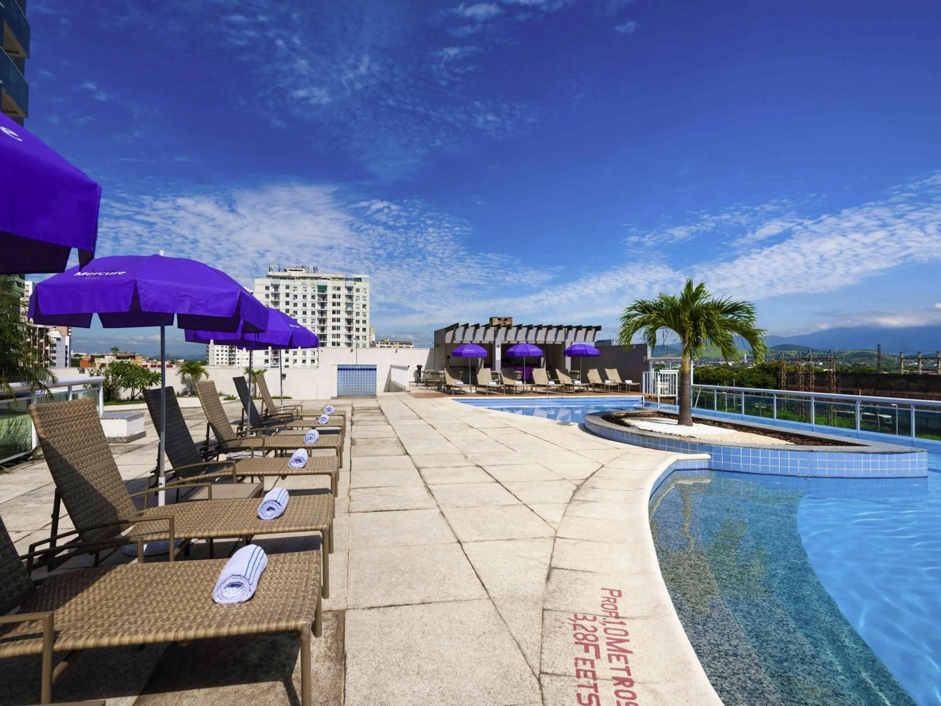 Pool view in Mercure Rio de Janeiro Nova Iguaçu