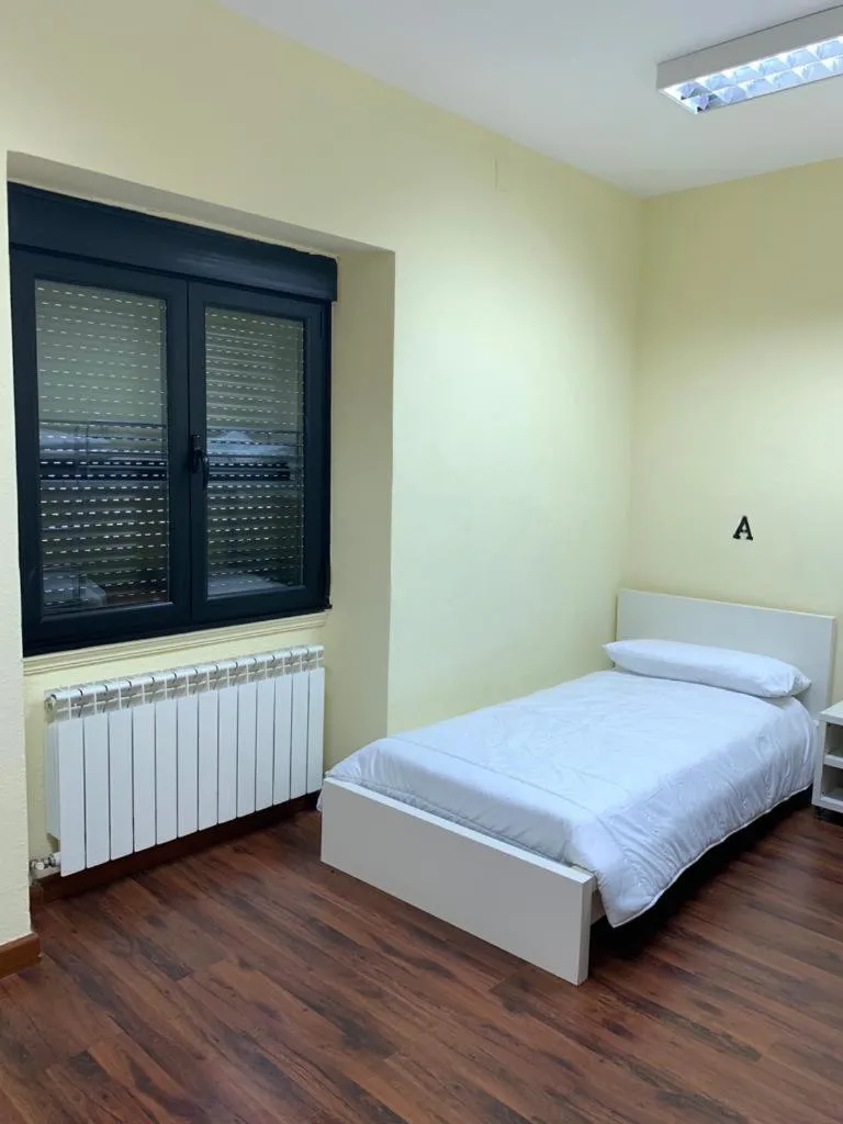 Standard Single Room with Shared Bathroom - single occupancy in El cordal de laciana