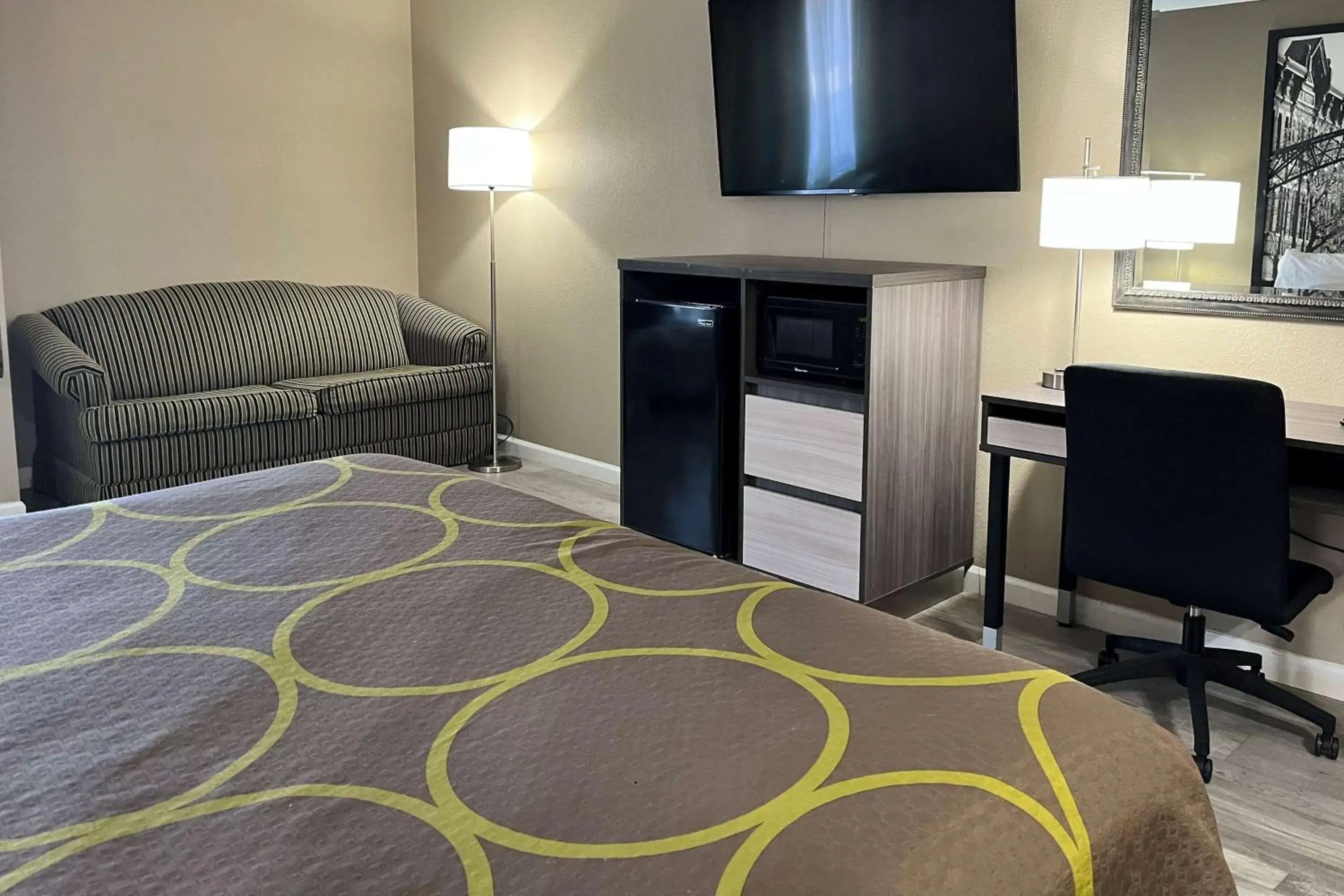 Photo of the whole room, Bed in Super 8 by Wyndham Harrison OH Photo of the whole room, Bed in Super 8 by Wyndham Harrison OH