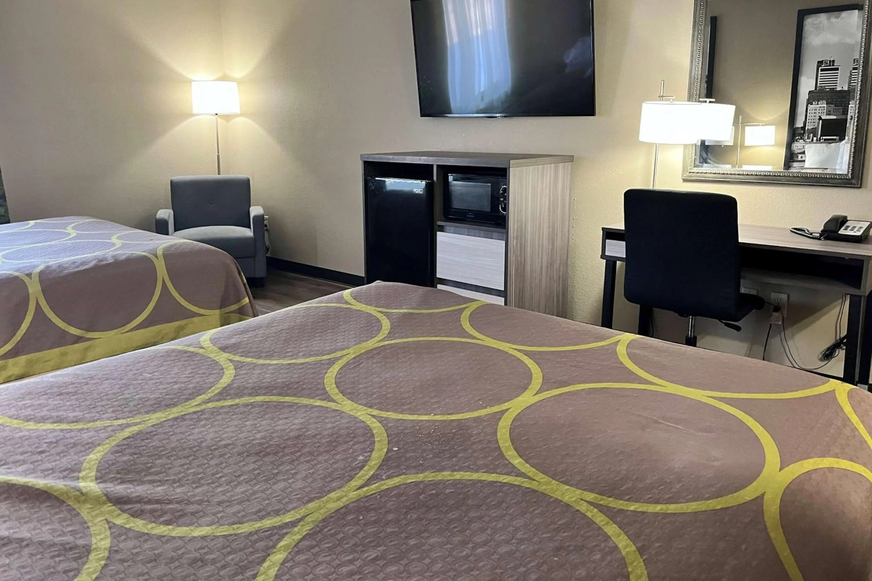 Photo of the whole room, Bed in Super 8 by Wyndham Harrison OH