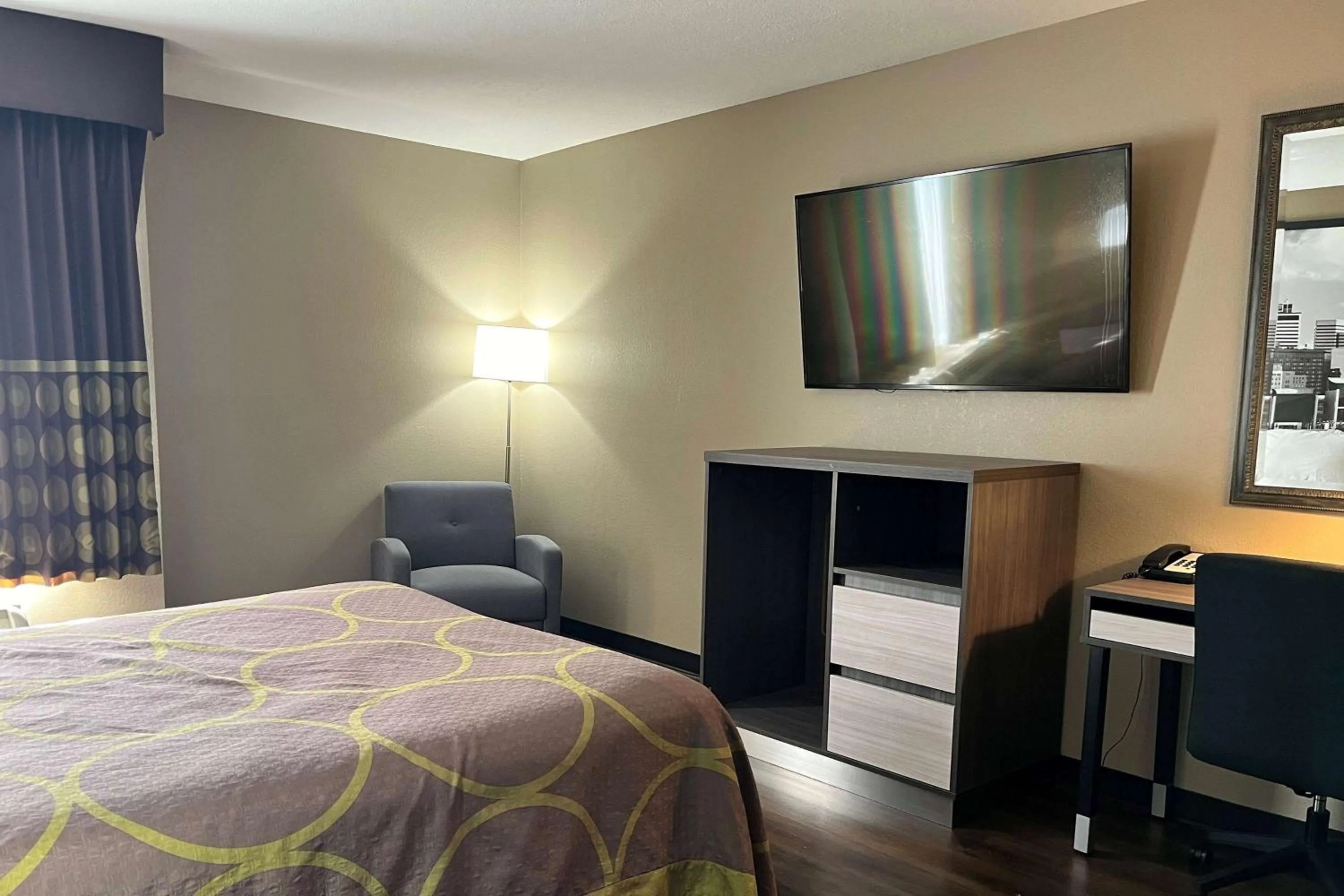 Photo of the whole room, Bed in Super 8 by Wyndham Harrison OH