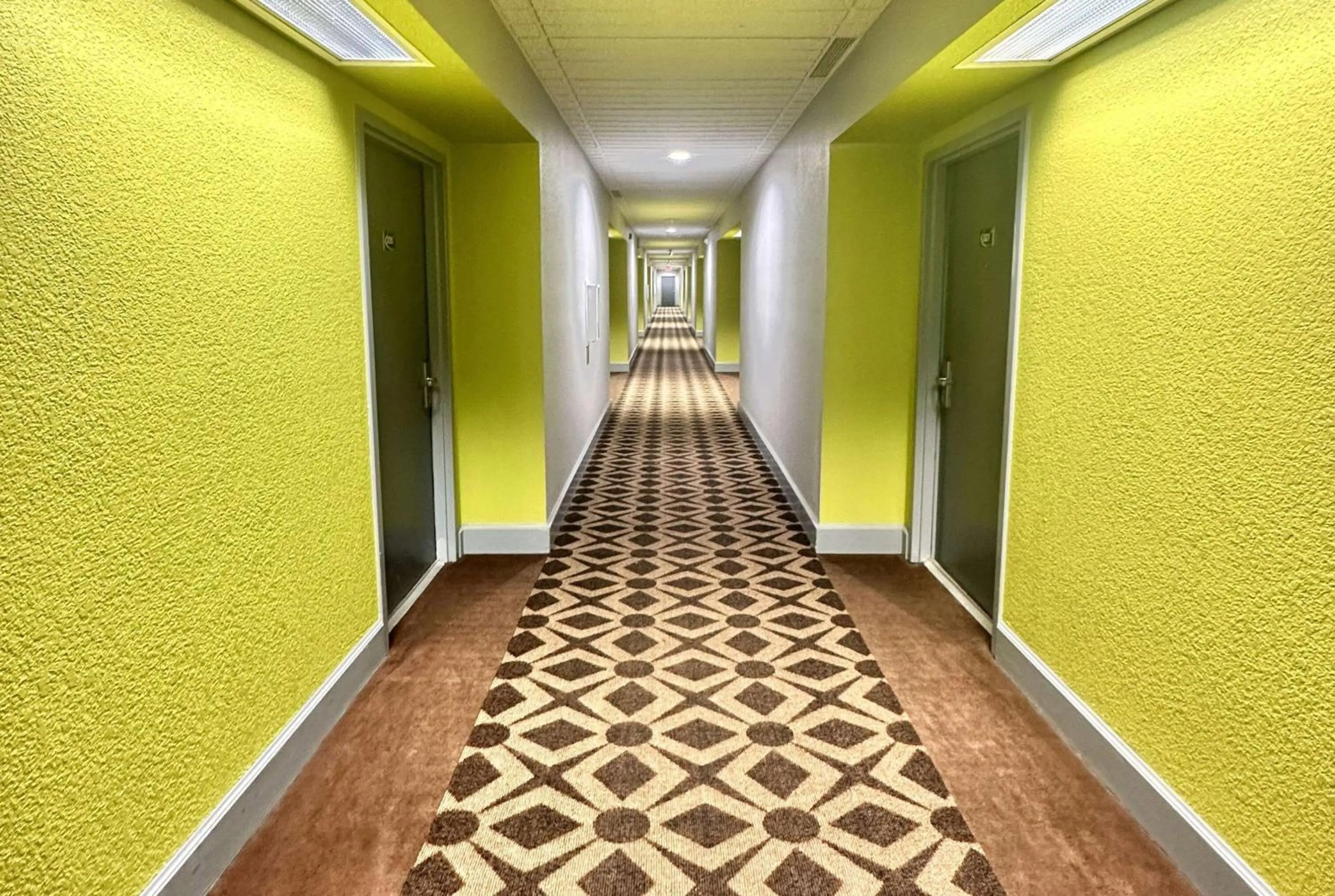 Lobby or reception in Super 8 by Wyndham Harrison OH