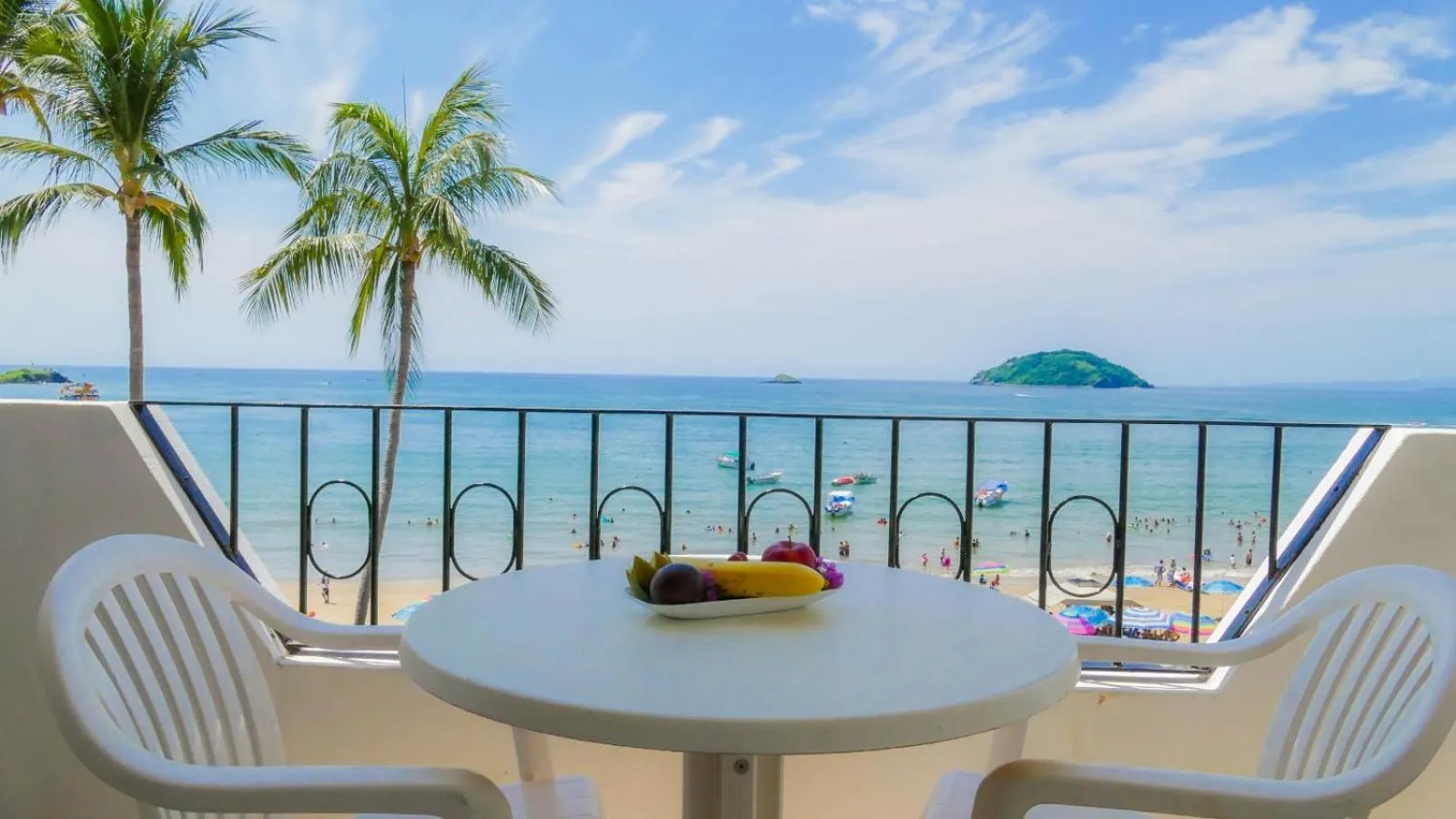 Day in Costa Alegre Hotel & Suites