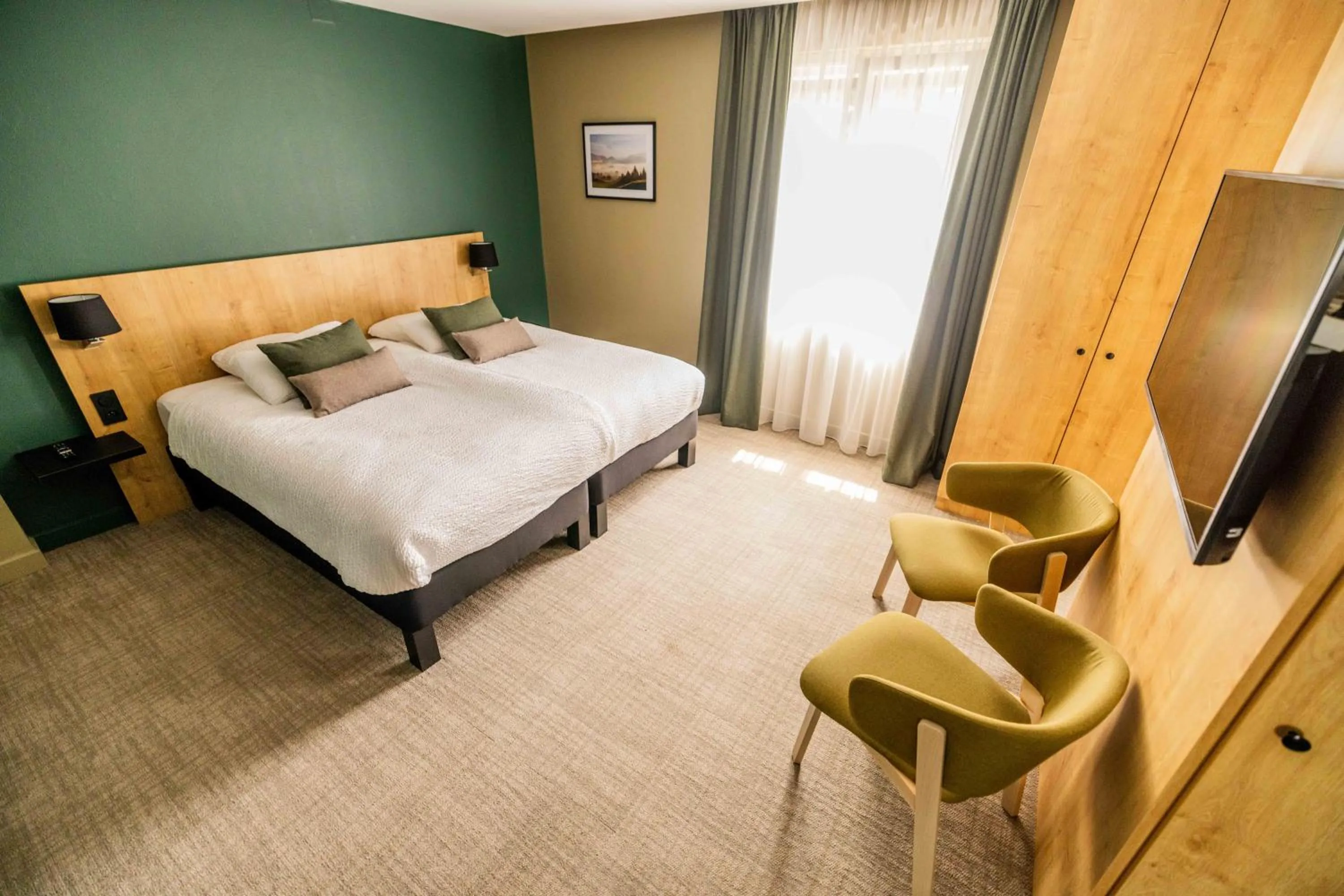 Bed in Logis Hôtel Restaurant & Spa La Rochette