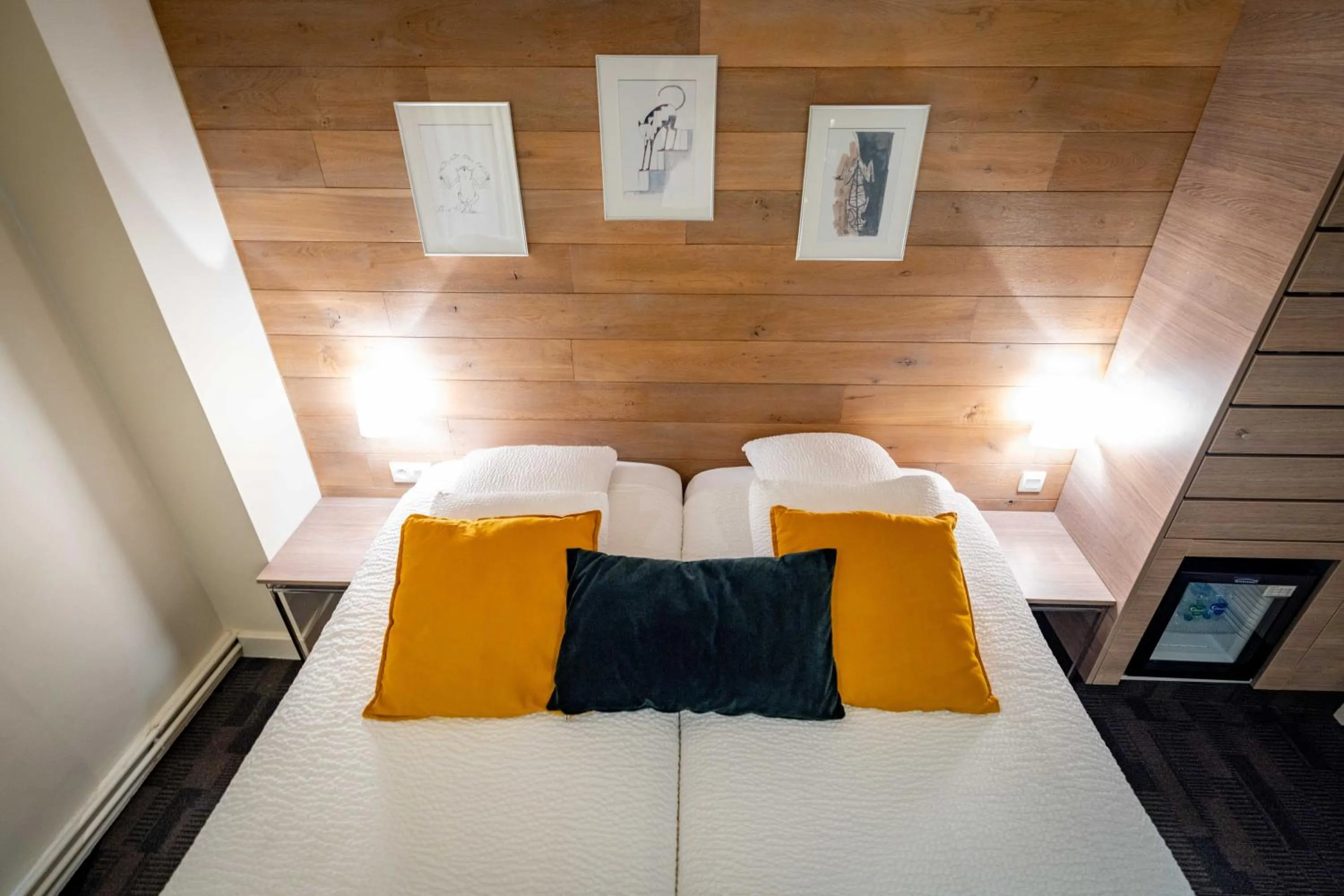 Bed in Logis Hôtel Restaurant & Spa La Rochette