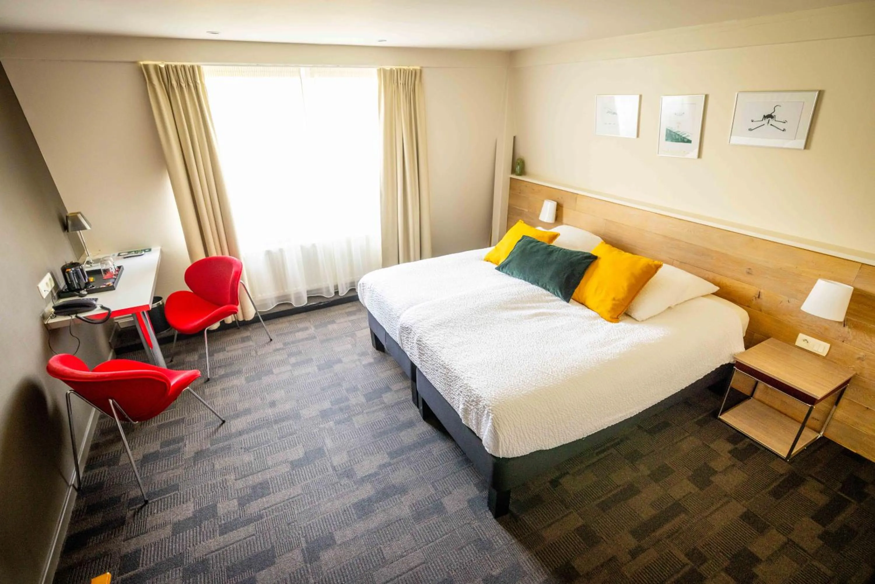 Bed in Logis Hôtel Restaurant & Spa La Rochette