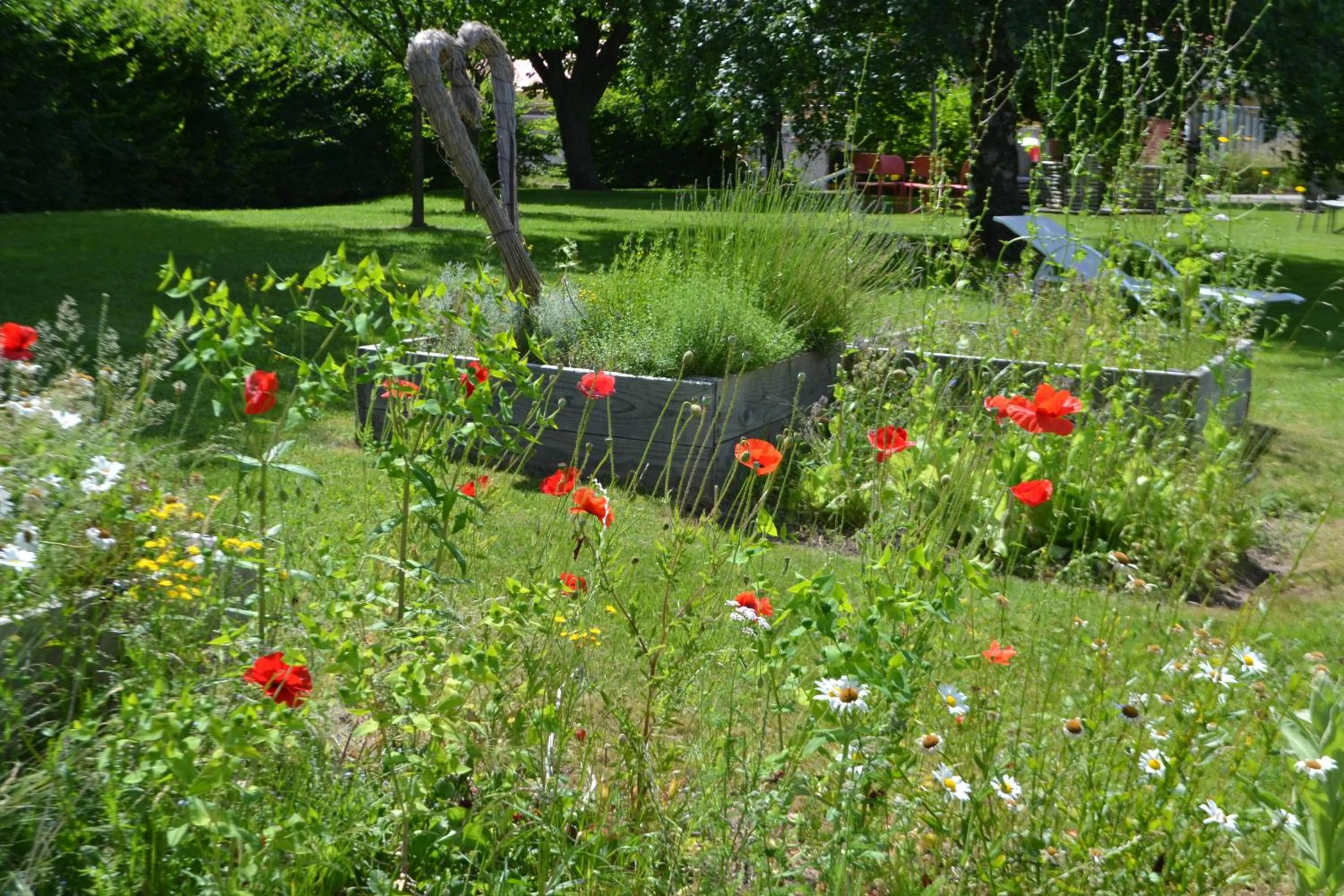 Garden in Logis Hôtel Restaurant & Spa La Rochette