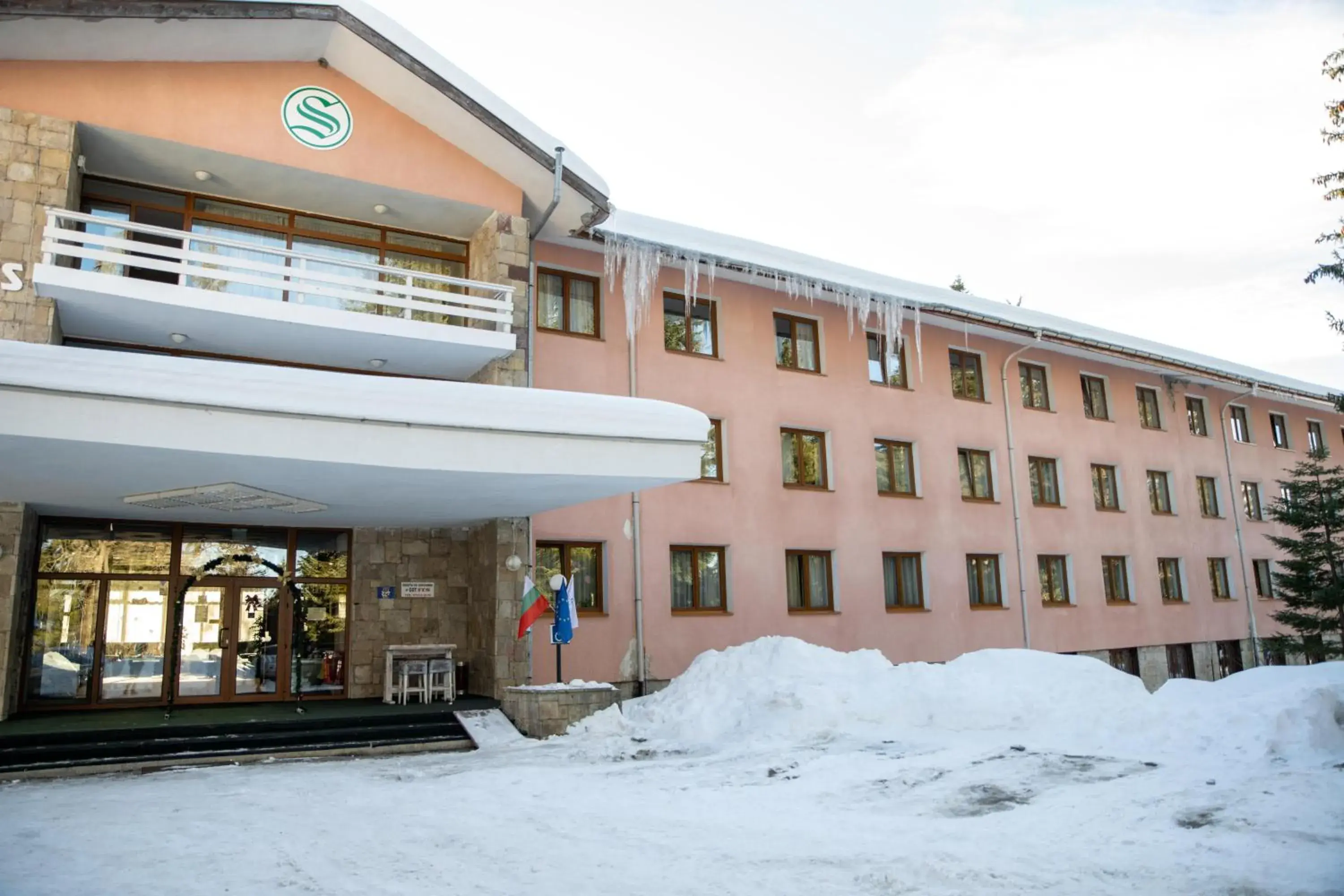Property building in Hotel Borovets Edelweiss Property building in Hotel Borovets Edelweiss