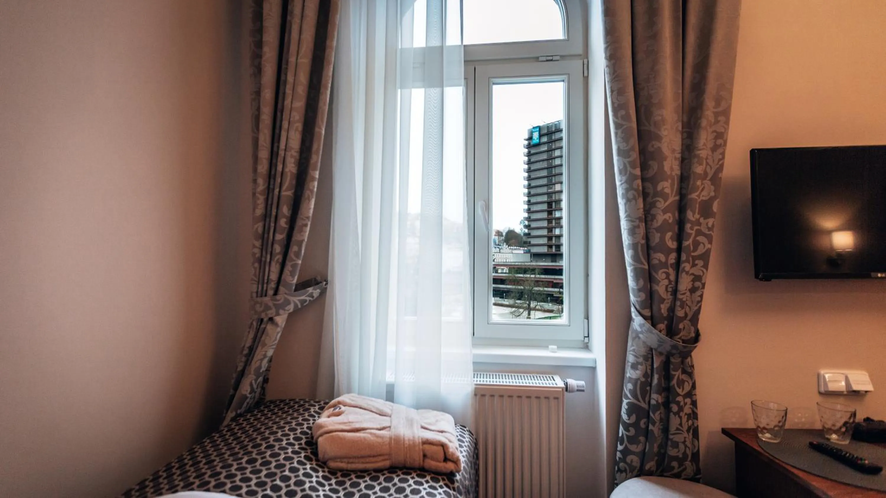 internet, Bed in Star Hotel