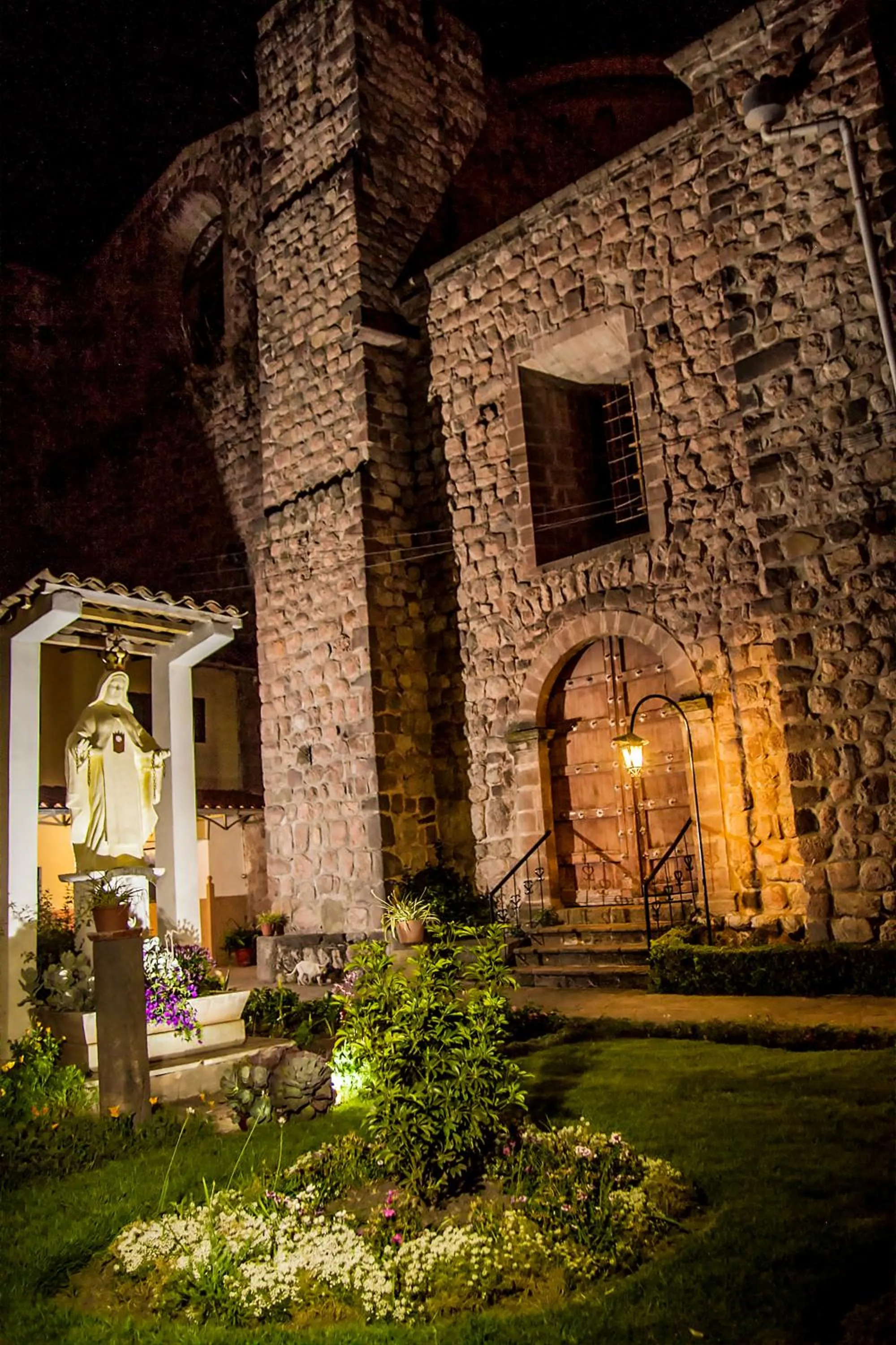 Patio in Hotel Monasterio San Pedro