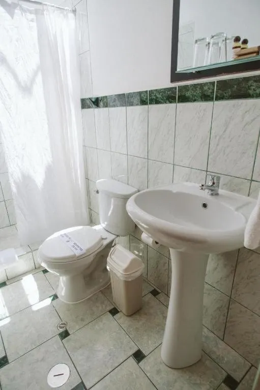 Shower in Hotel Monasterio San Pedro