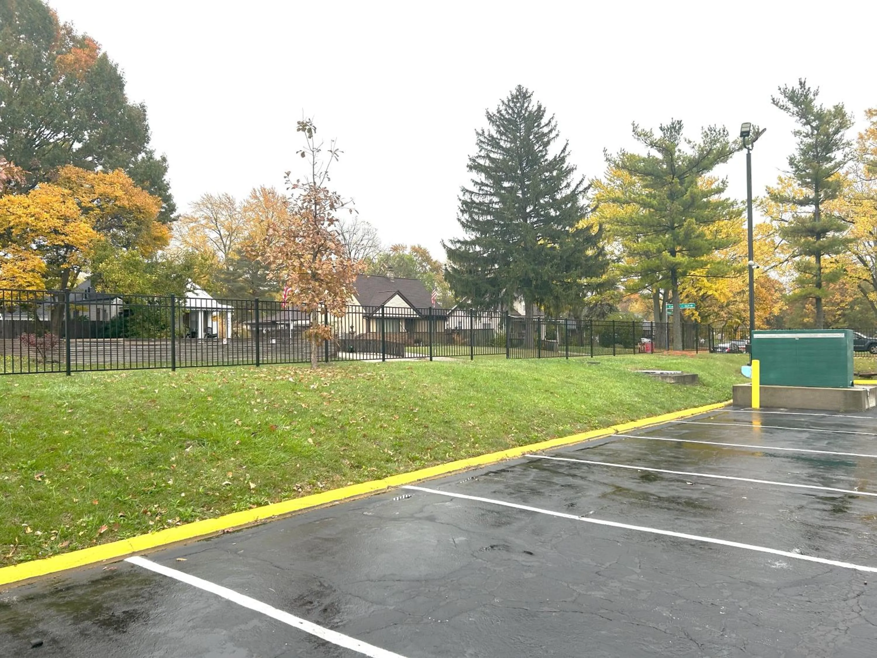 Parking in Baymont Inn and Suites by Wyndham Columbus / Near OSU