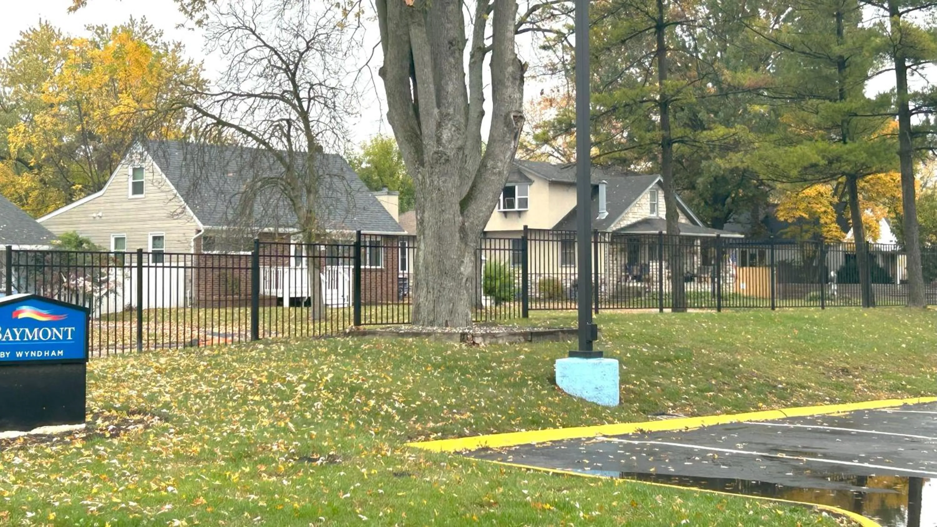 Parking in Baymont Inn and Suites by Wyndham Columbus / Near OSU