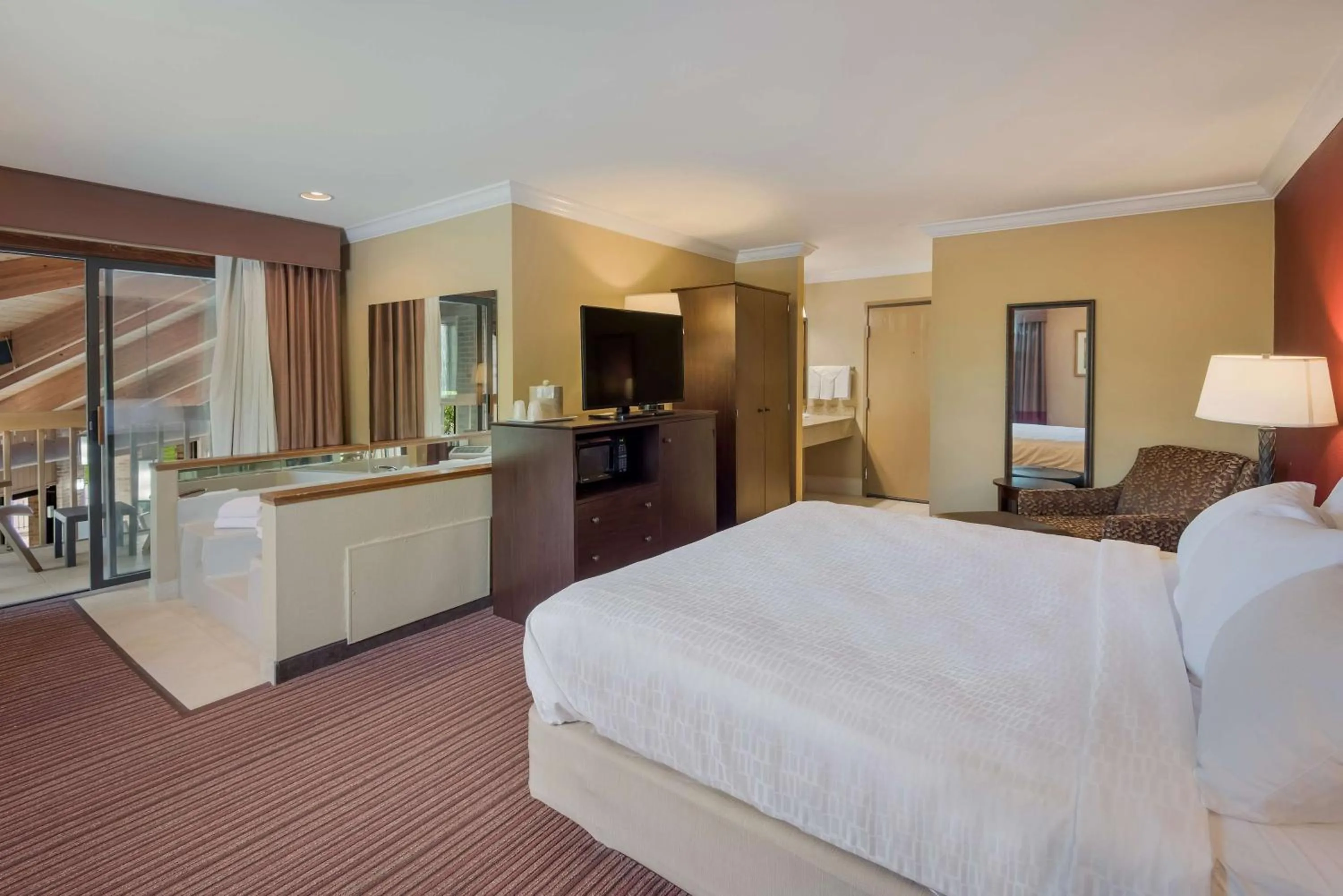 Bed in Best Western Sycamore Inn