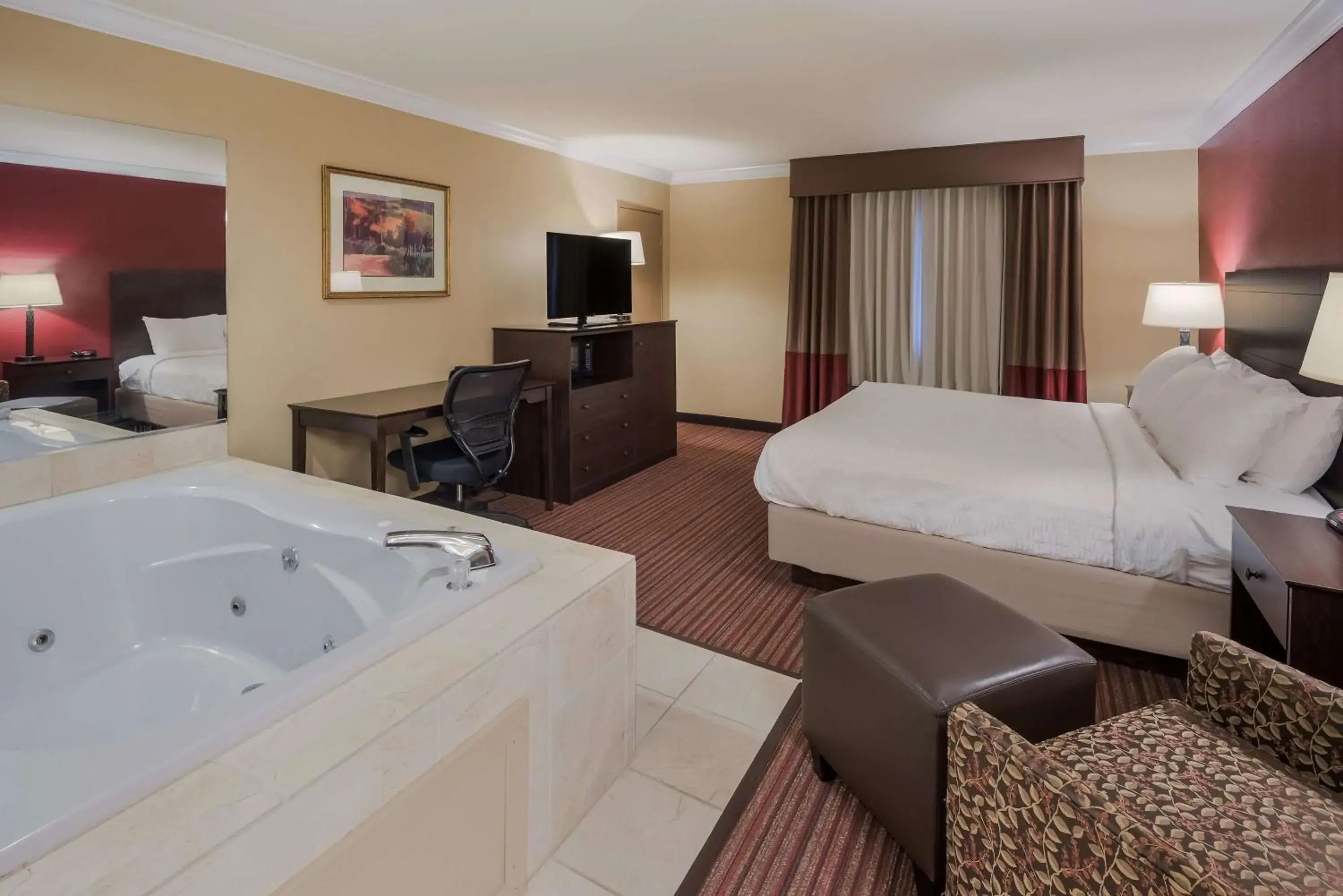 Bed in Best Western Sycamore Inn Bed in Best Western Sycamore Inn