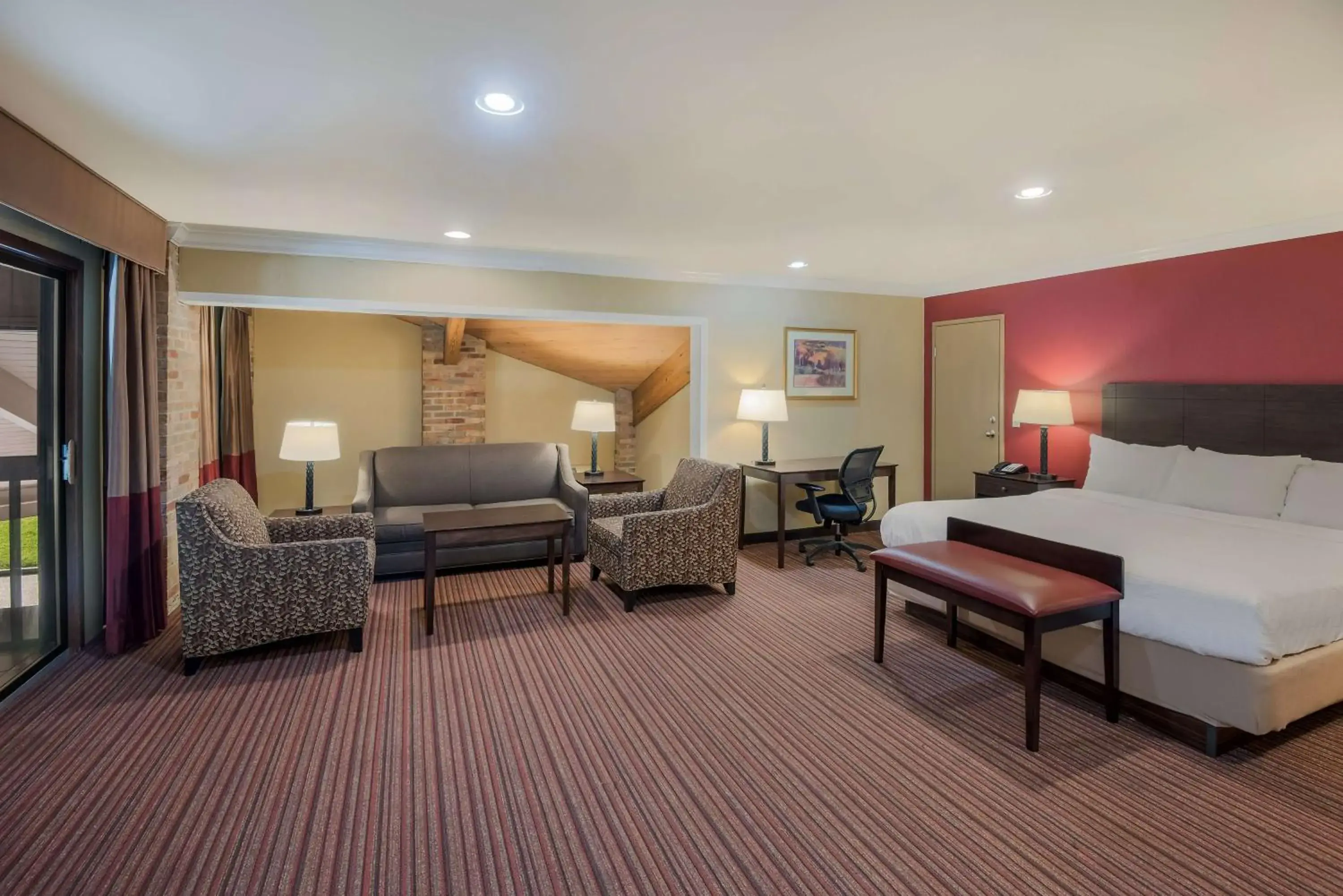 Bed in Best Western Sycamore Inn Bed in Best Western Sycamore Inn