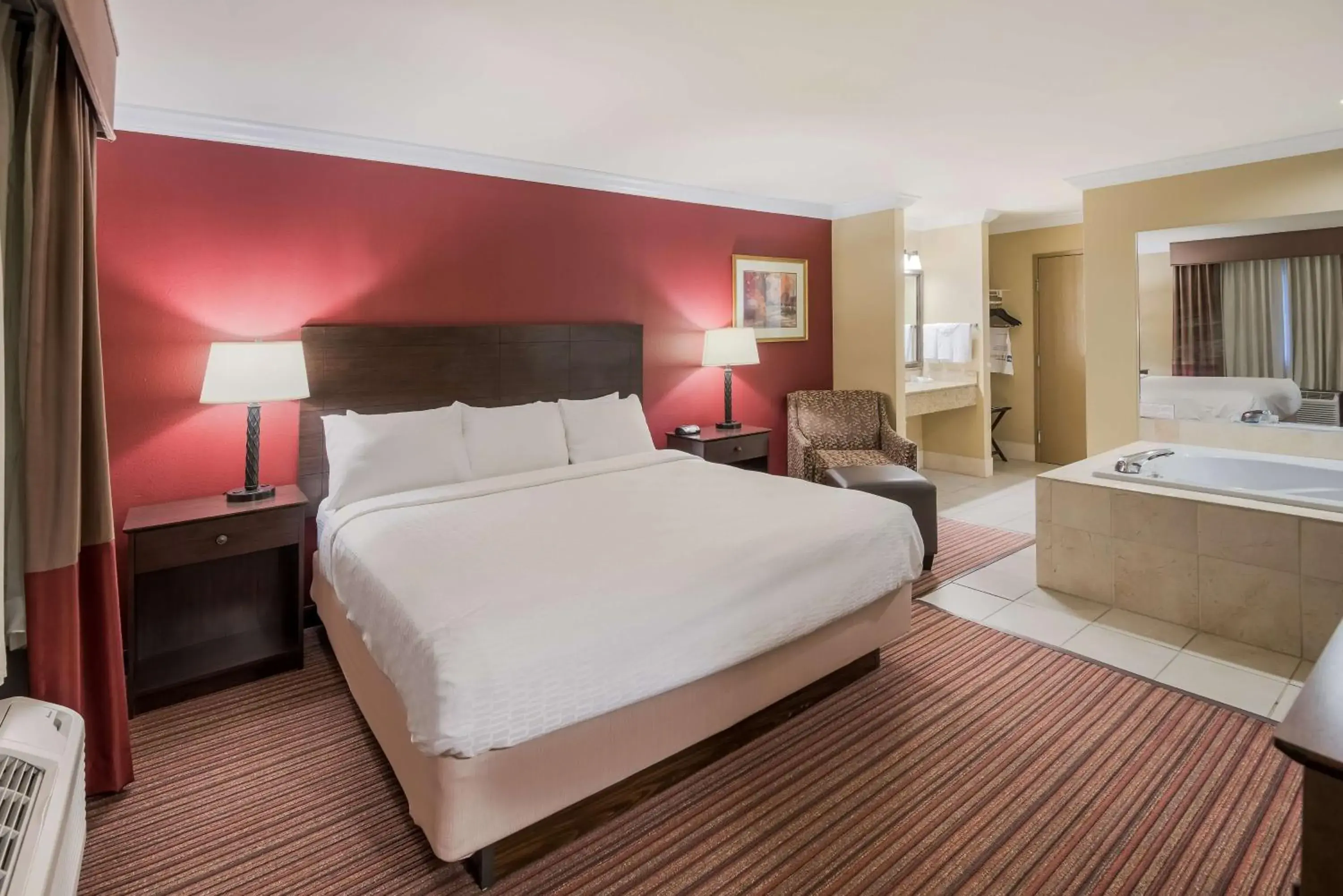 Bed in Best Western Sycamore Inn Bed in Best Western Sycamore Inn