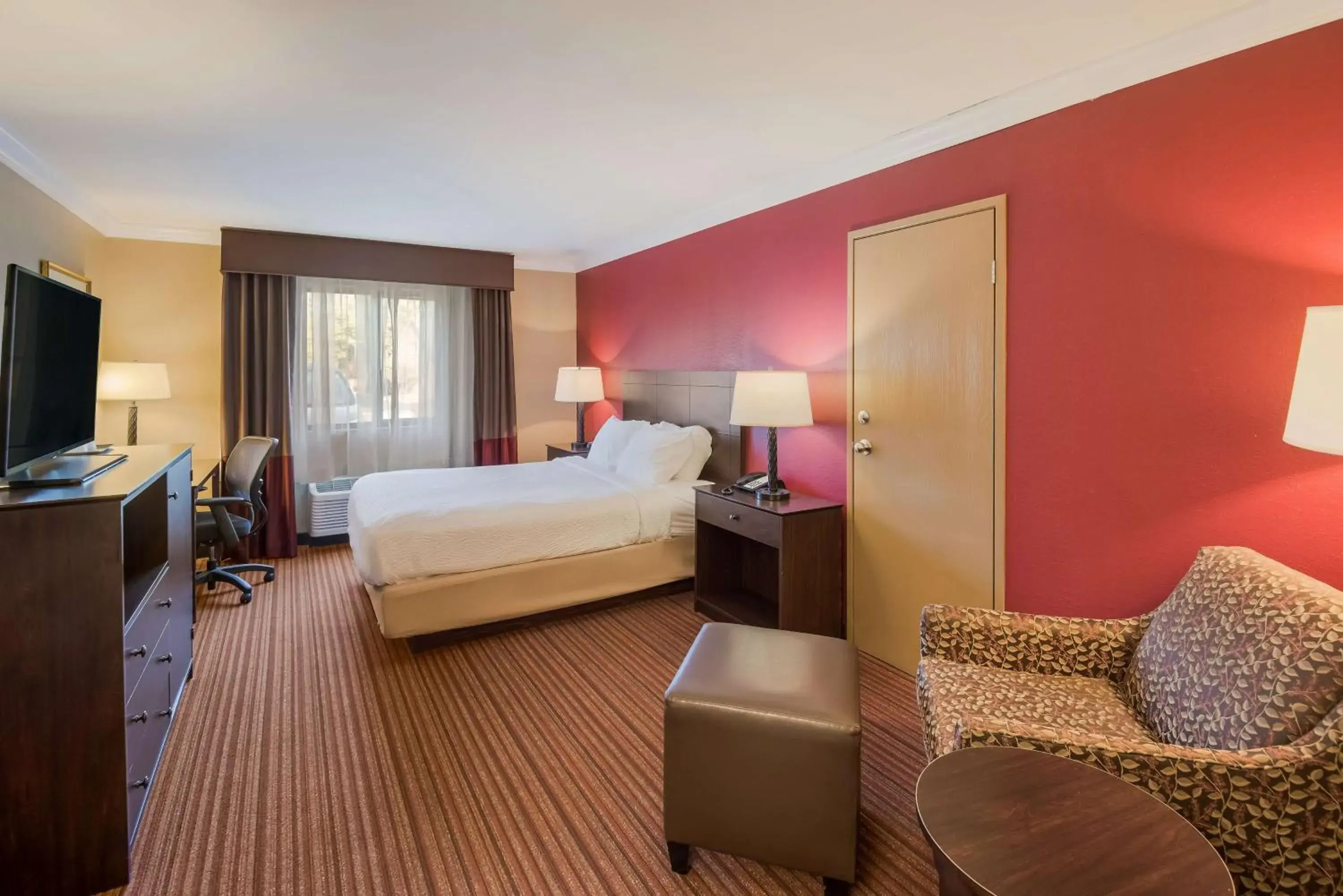 Queen Room - Non-Smoking in Best Western Sycamore Inn Queen Room - Non-Smoking in Best Western Sycamore Inn