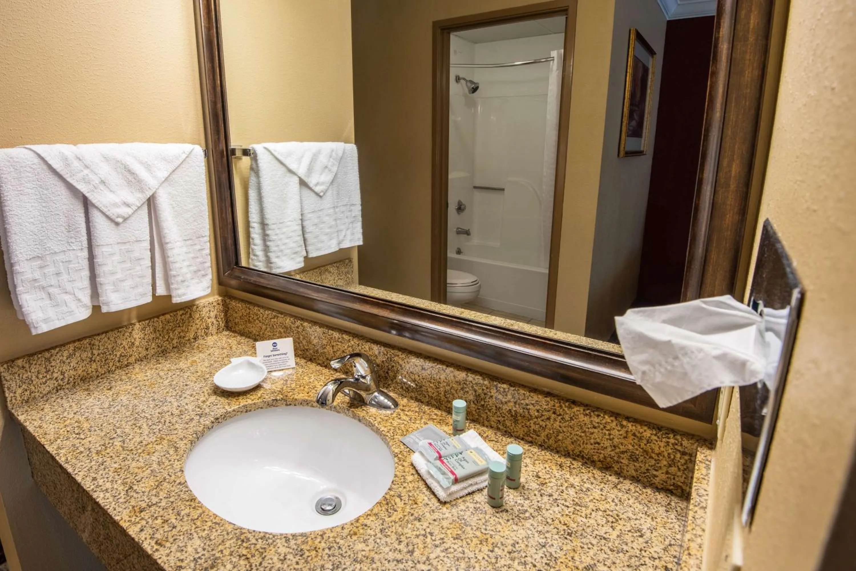 towels in Best Western Sycamore Inn