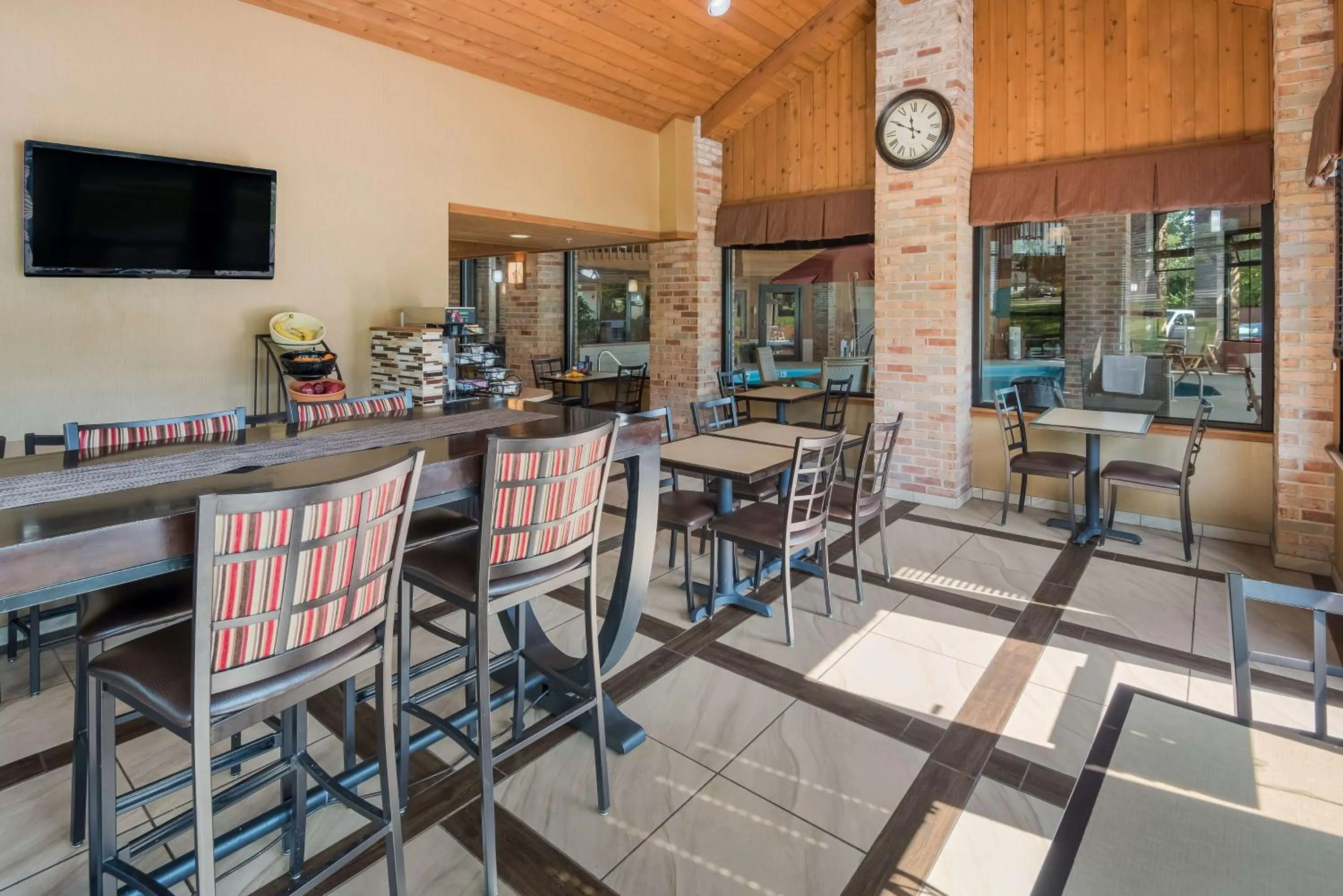 TV and multimedia in Best Western Sycamore Inn