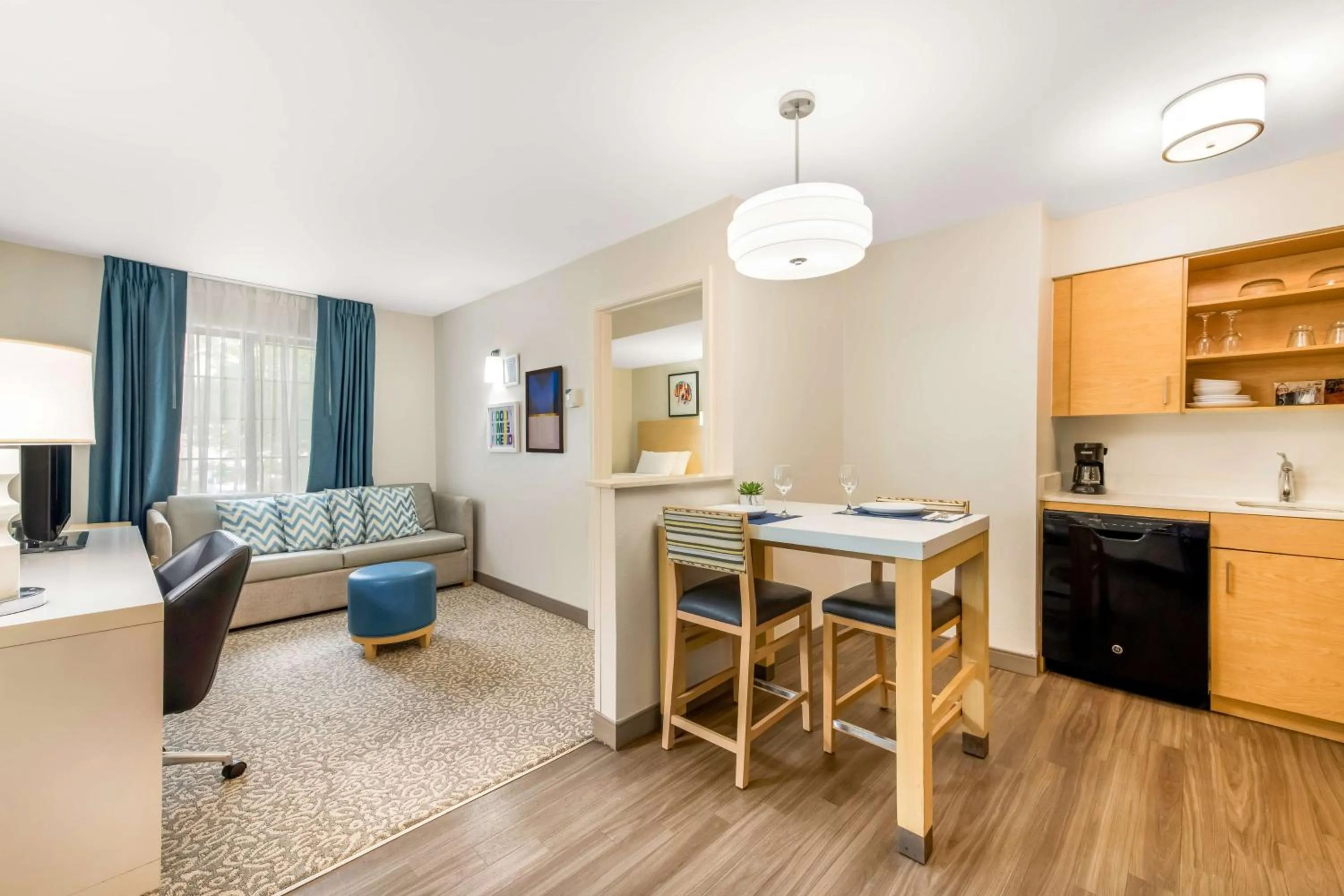 Living room in Sonesta ES Suites Charlotte Arrowood