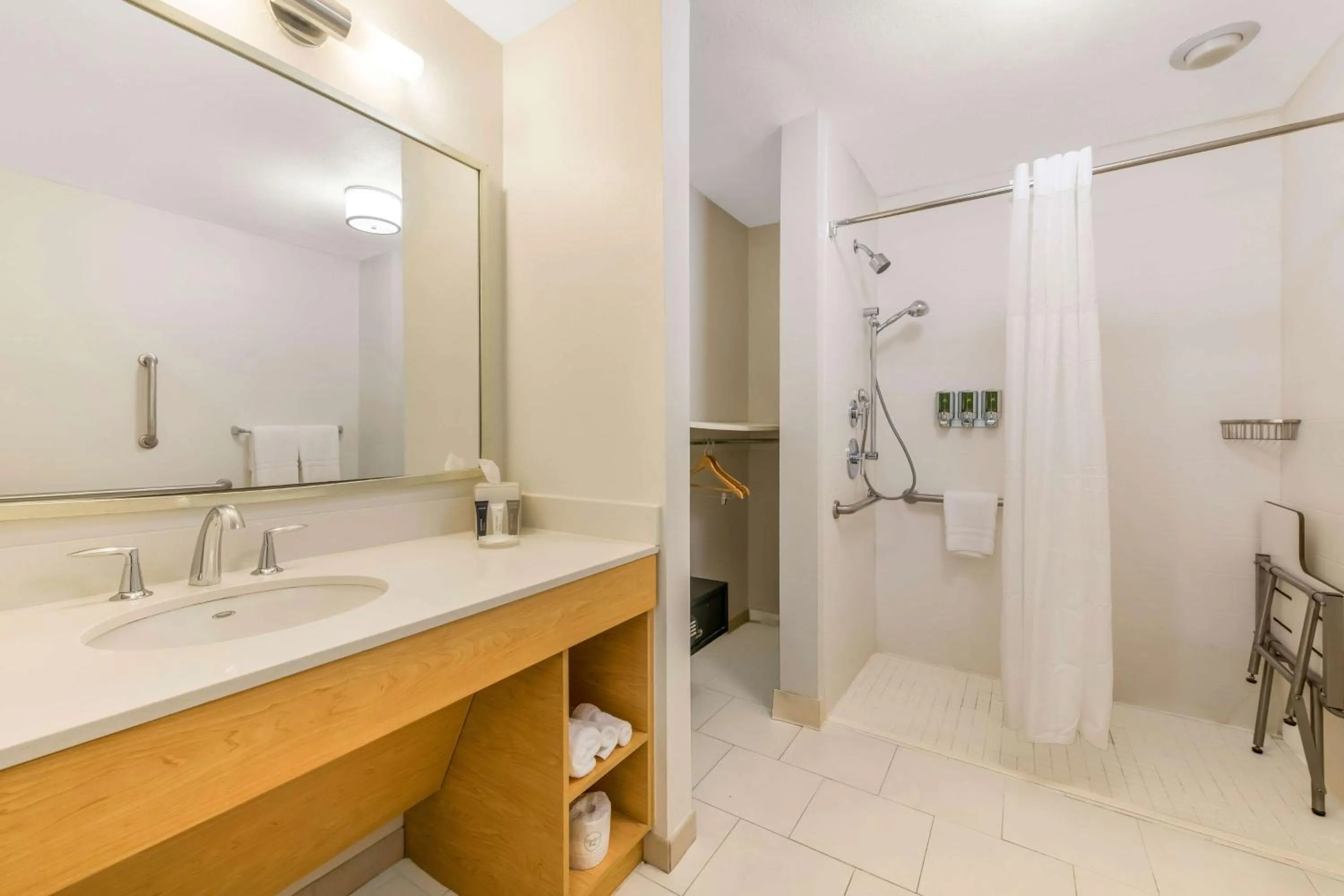 Bathroom in Sonesta ES Suites Charlotte Arrowood