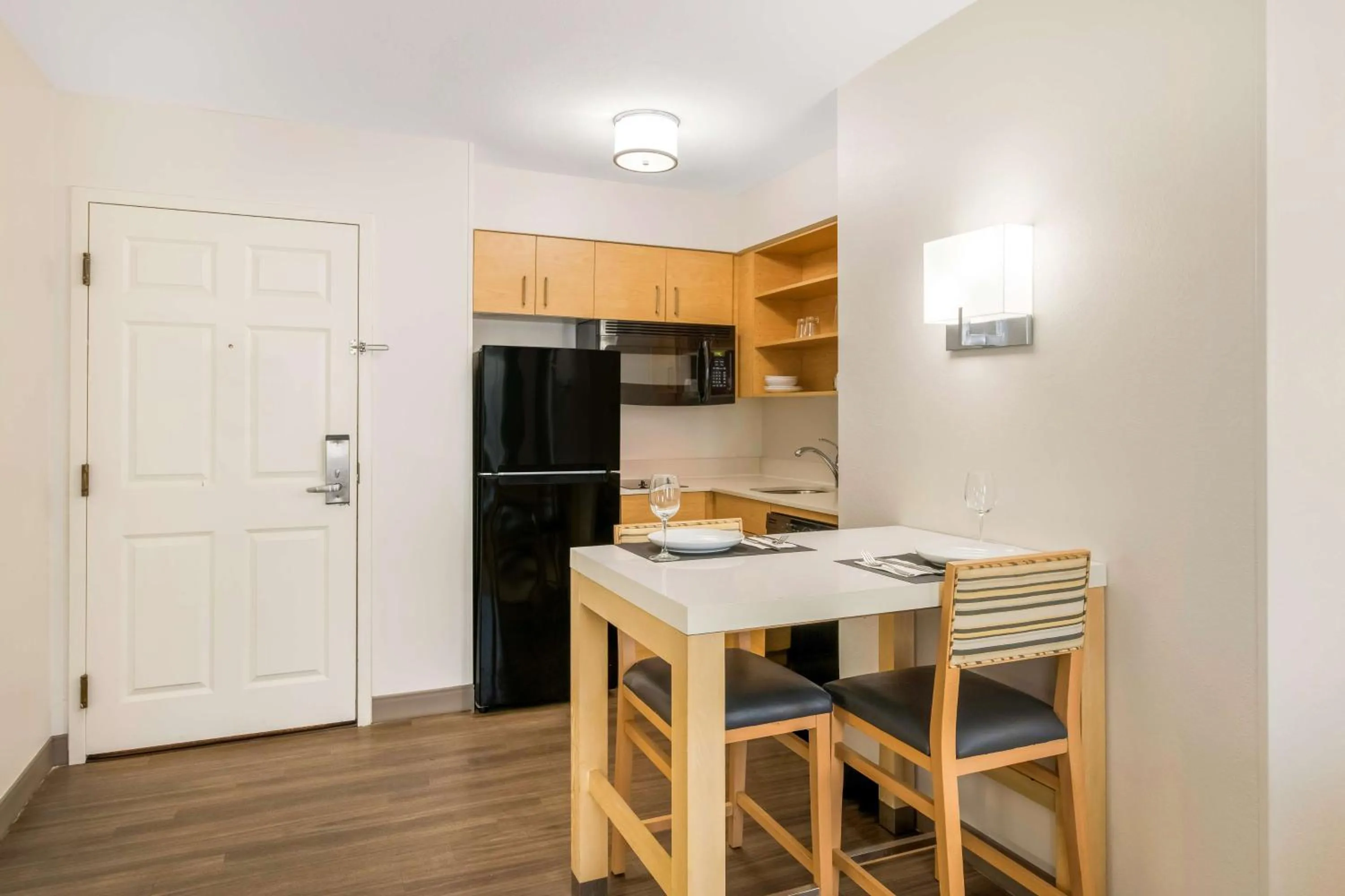 Kitchen or kitchenette in Sonesta ES Suites Charlotte Arrowood