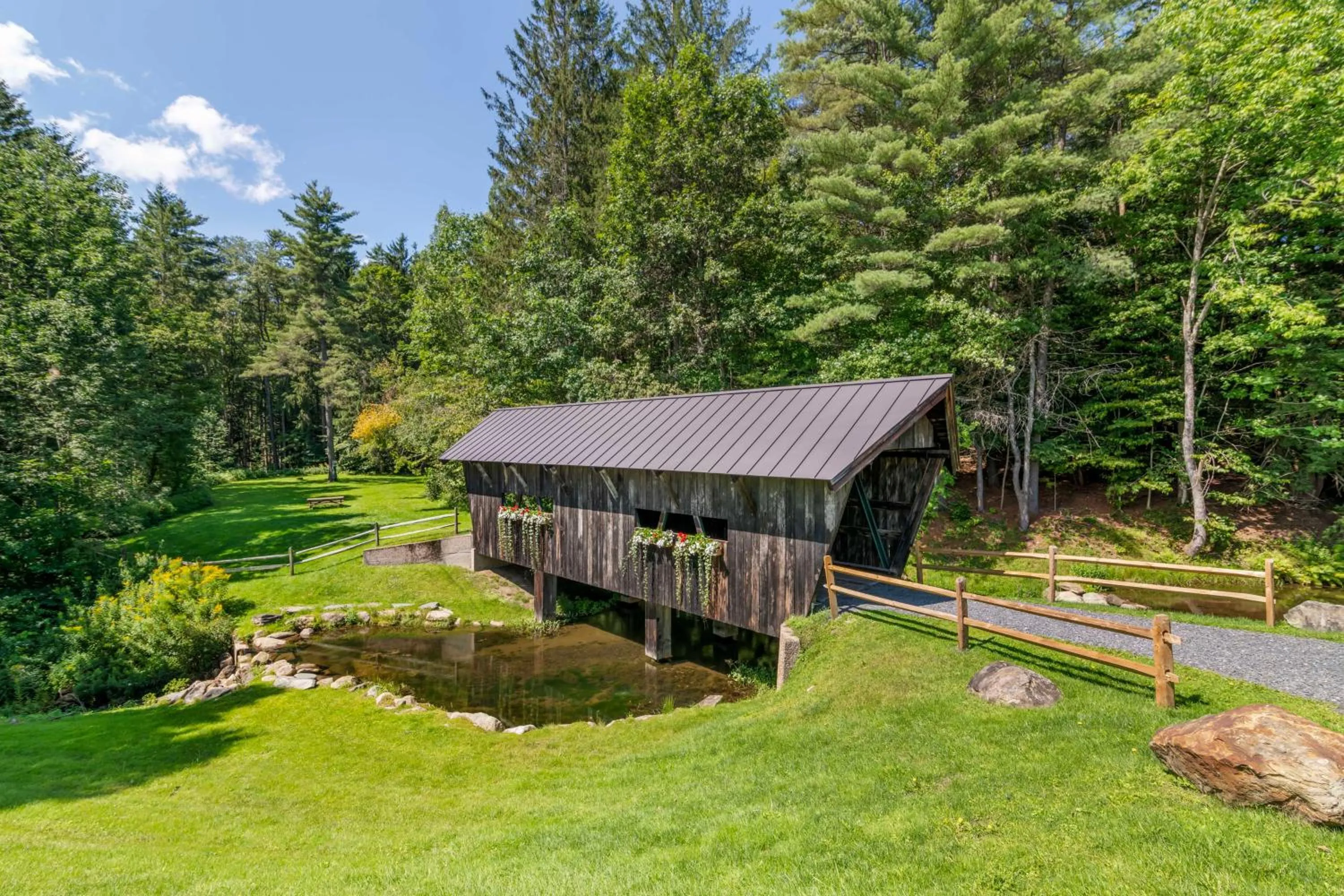 Property building in Best Western Plus Waterbury - Stowe