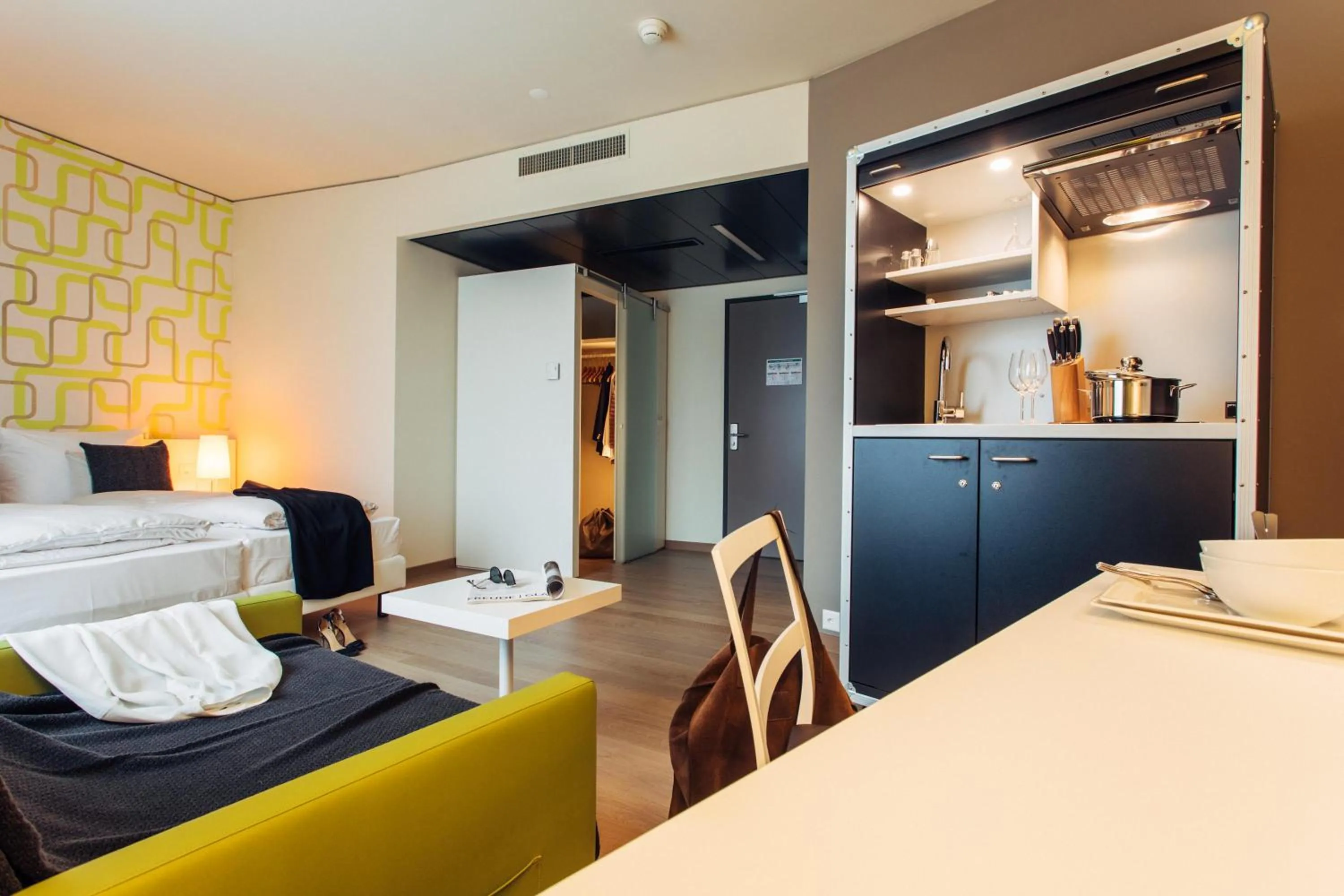 Photo of the whole room, Bed in harry's home Zürich-Wallisellen