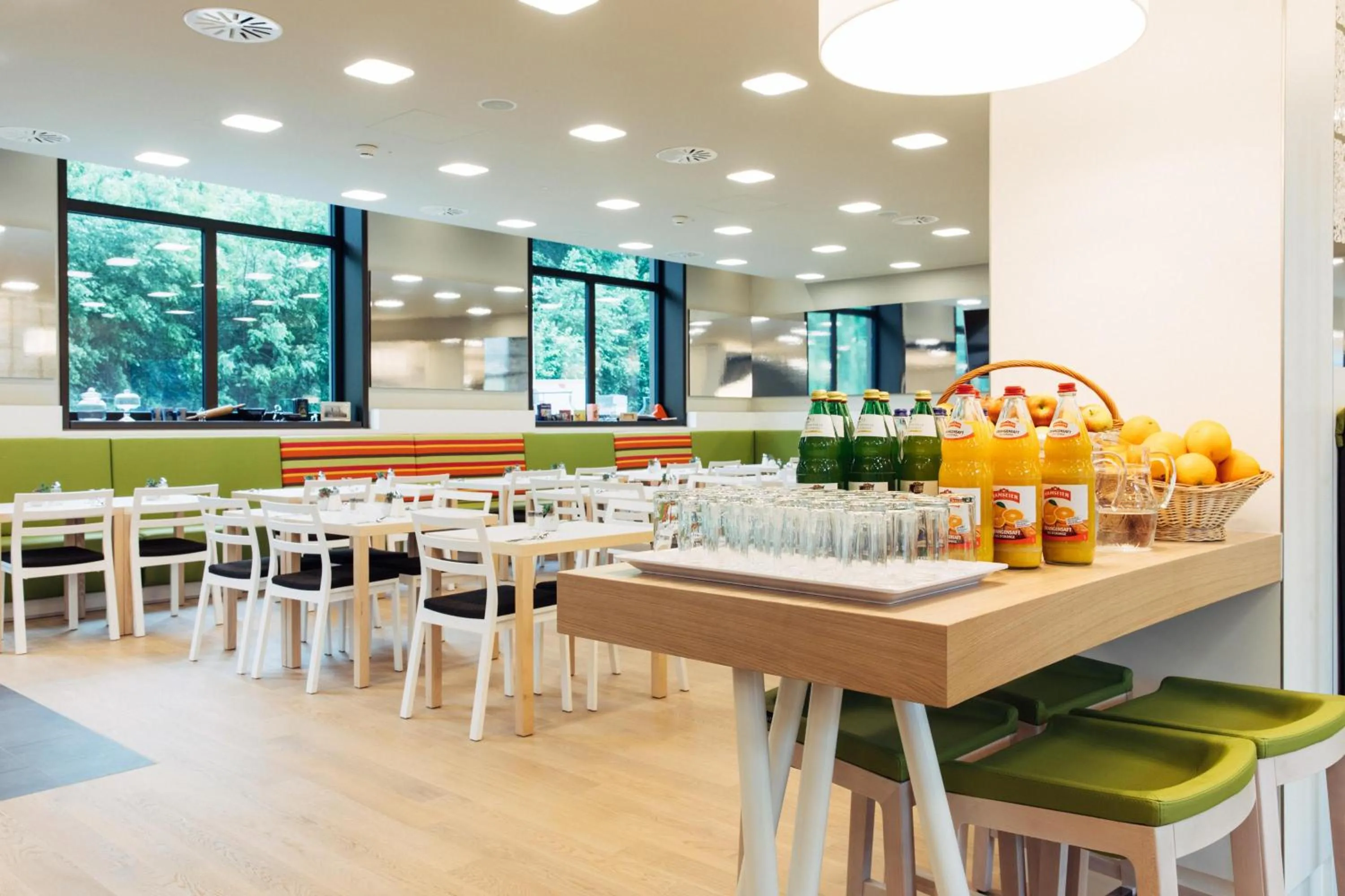 Restaurant/places to eat in harry's home Zürich-Wallisellen