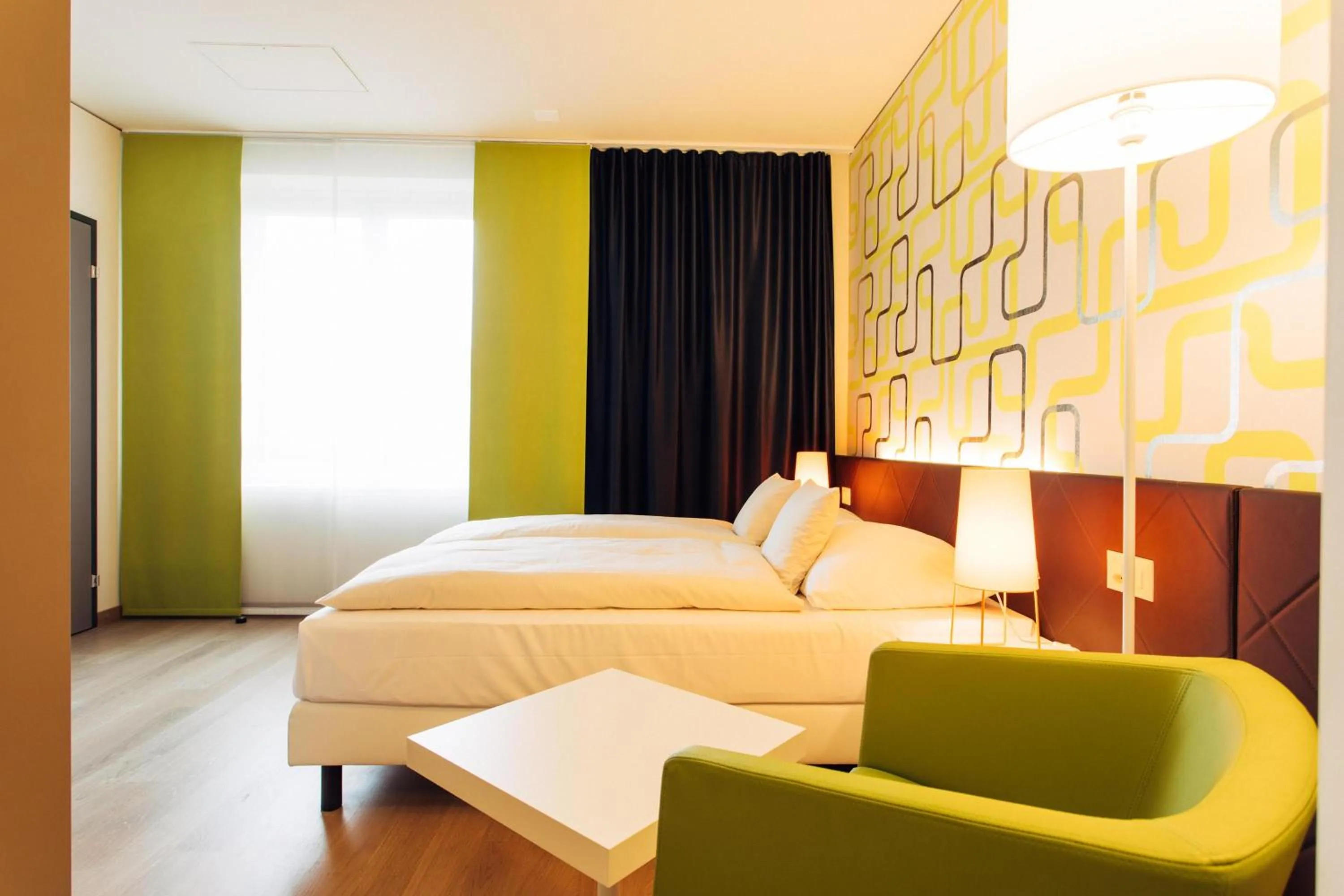 Photo of the whole room, Bed in harry's home Zürich-Wallisellen