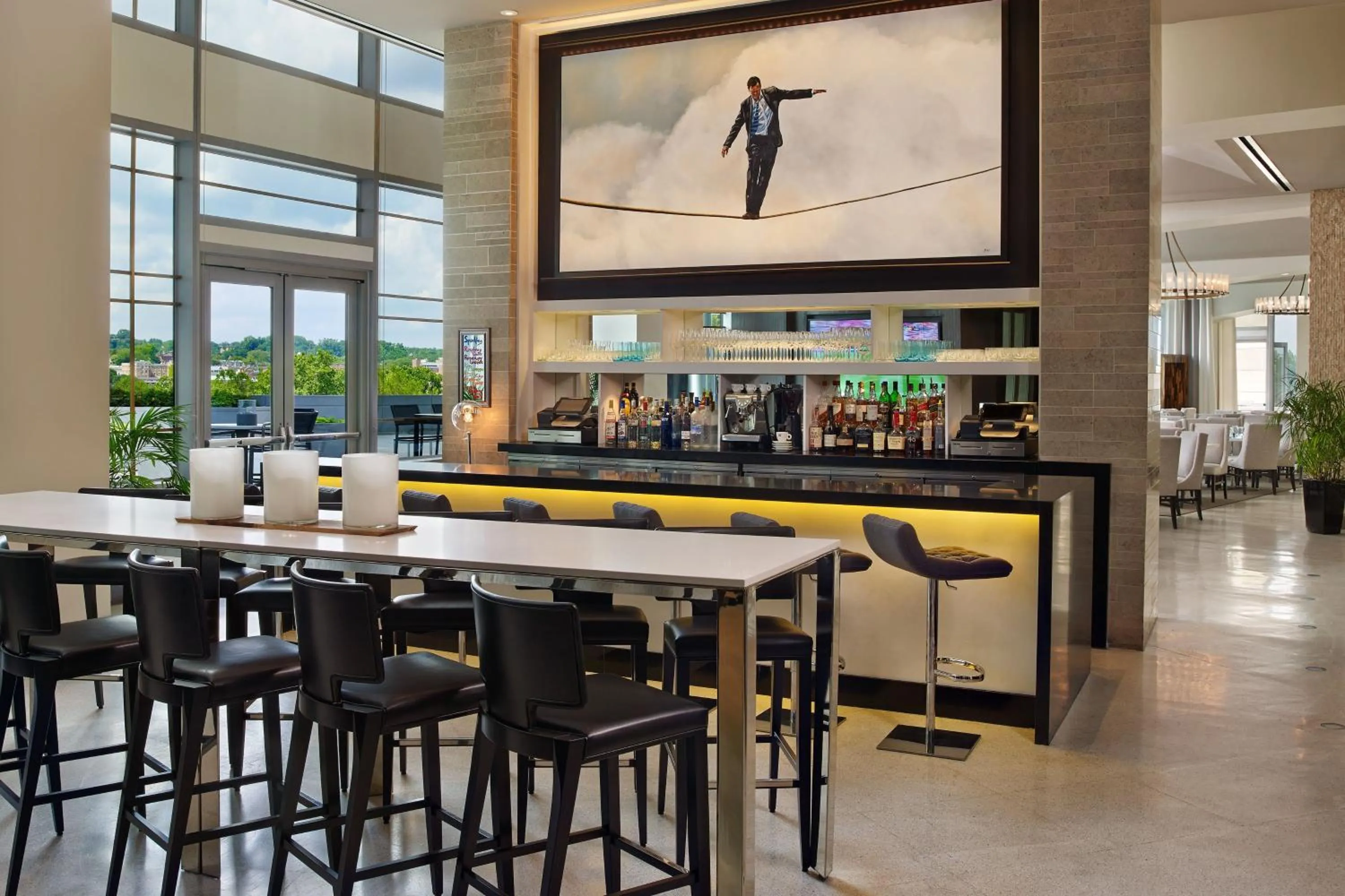 Lounge or bar in Le Meridien Arlington