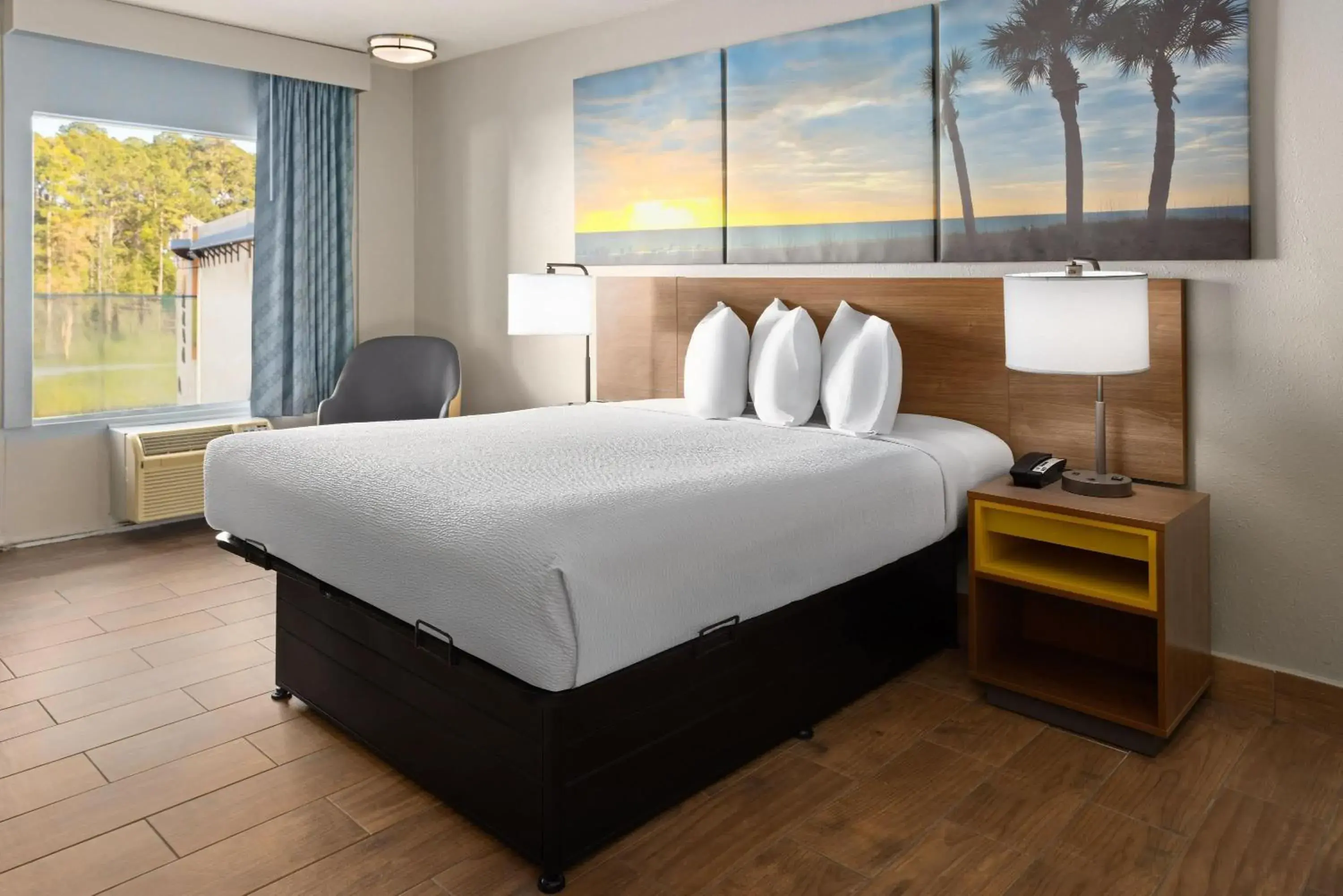 Queen Room with Bath Tub - Mobility Accessible/Non-Smoking in Days Inn by Wyndham Hardeeville Near Hilton Head Queen Room with Bath Tub - Mobility Accessible/Non-Smoking in Days Inn by Wyndham Hardeeville Near Hilton Head