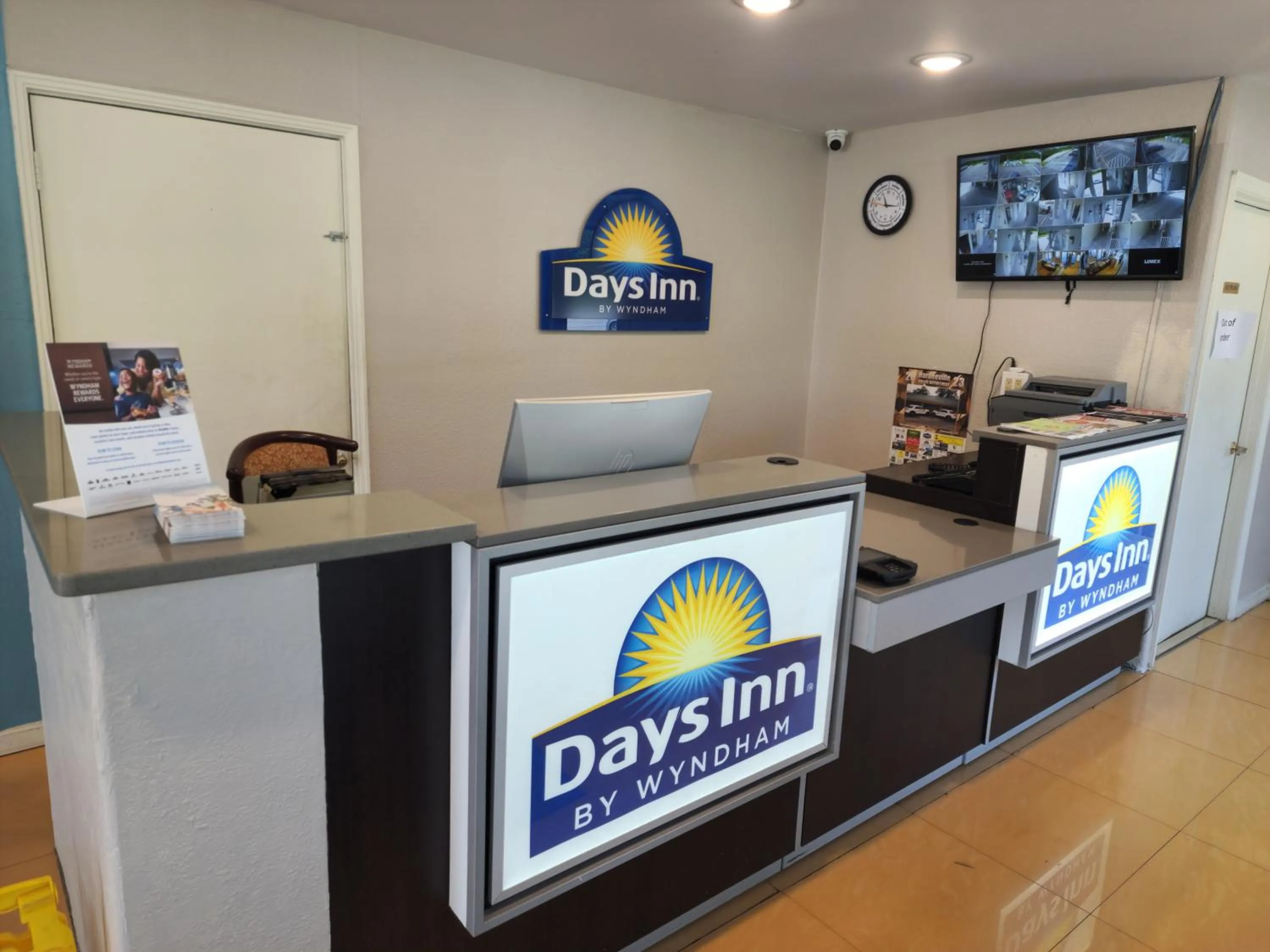 Lobby or reception in Days Inn by Wyndham Hardeeville Near Hilton Head