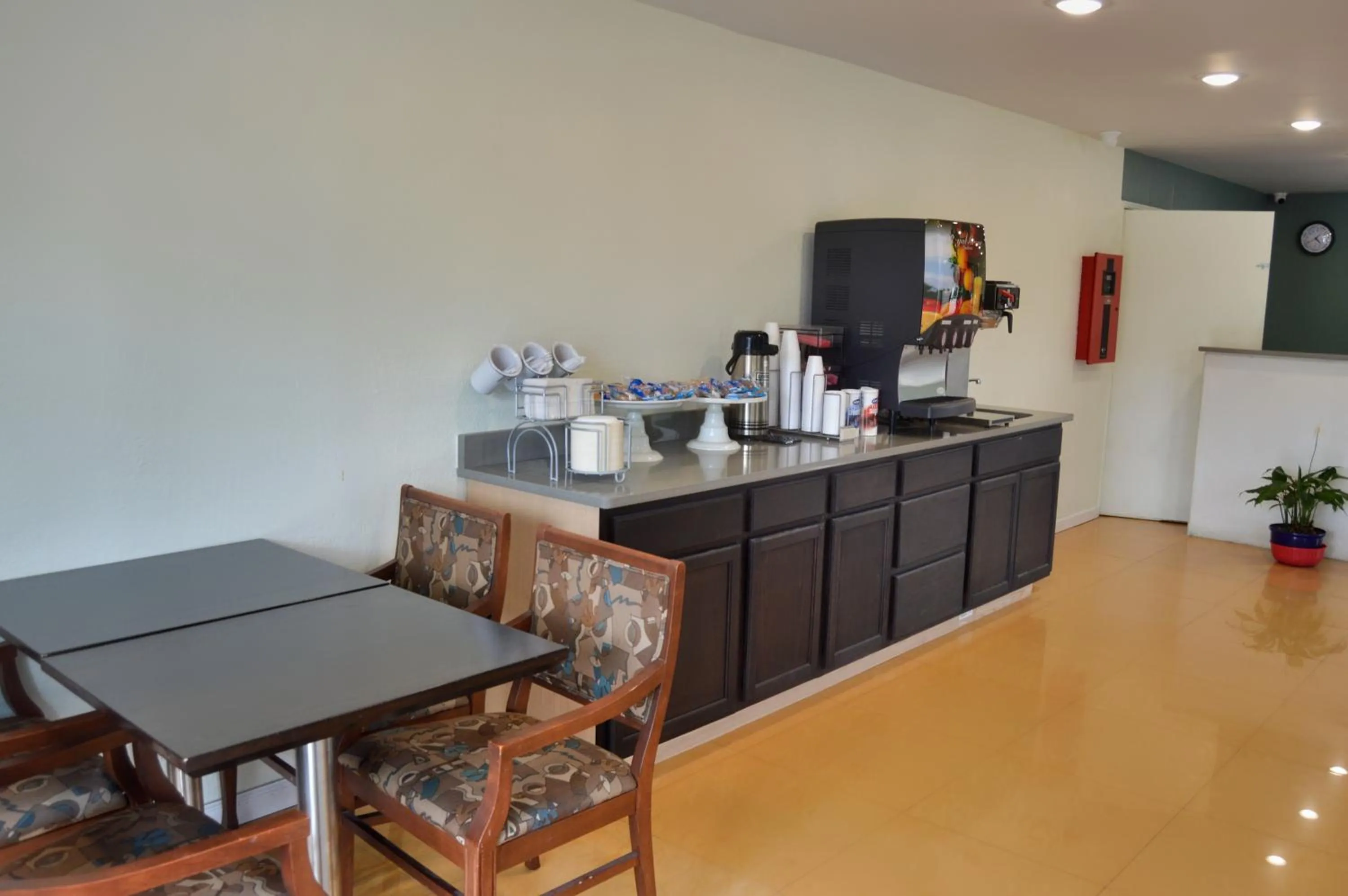 Coffee/tea facilities in Days Inn by Wyndham Hardeeville Near Hilton Head