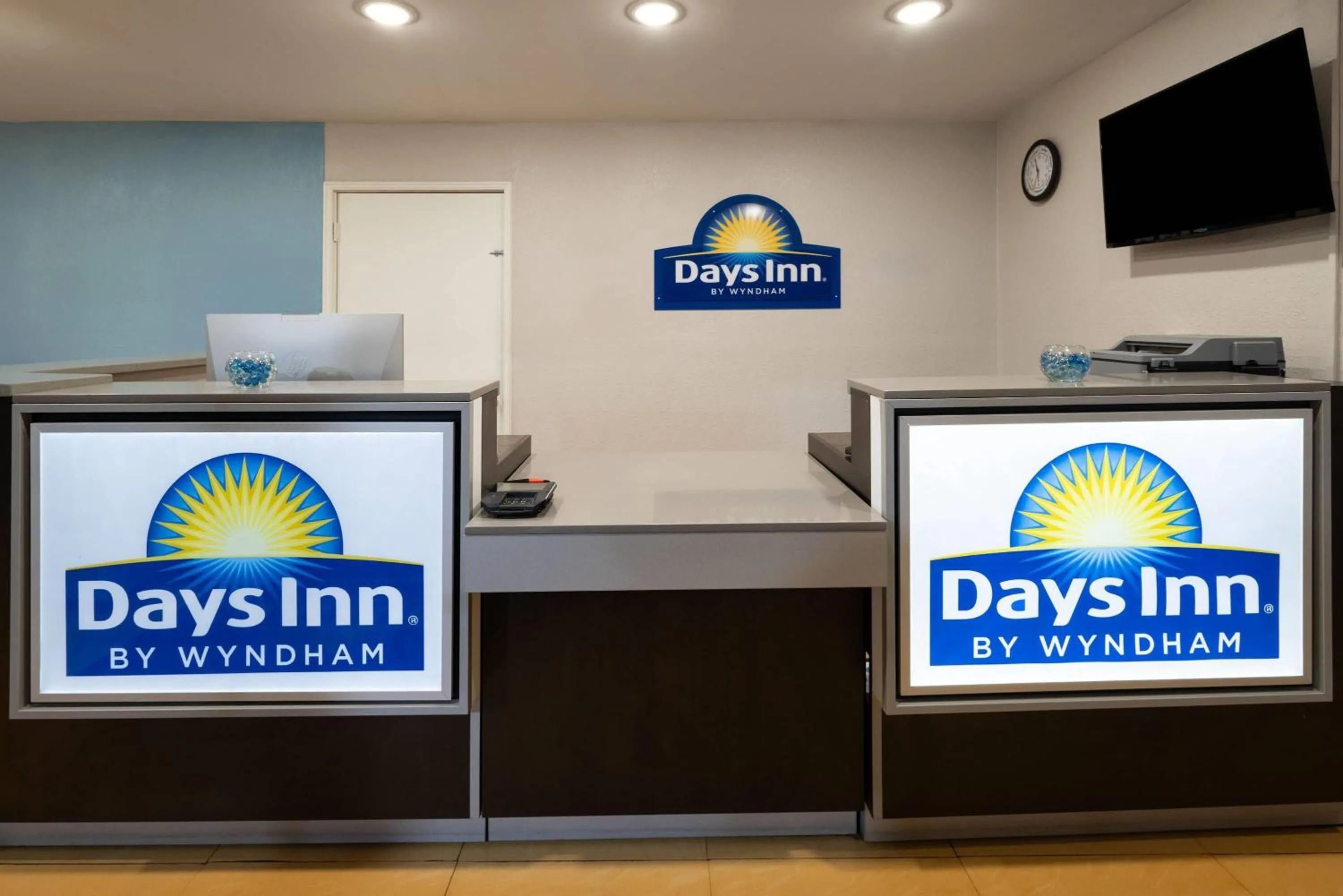 Lobby or reception in Days Inn by Wyndham Hardeeville Near Hilton Head
