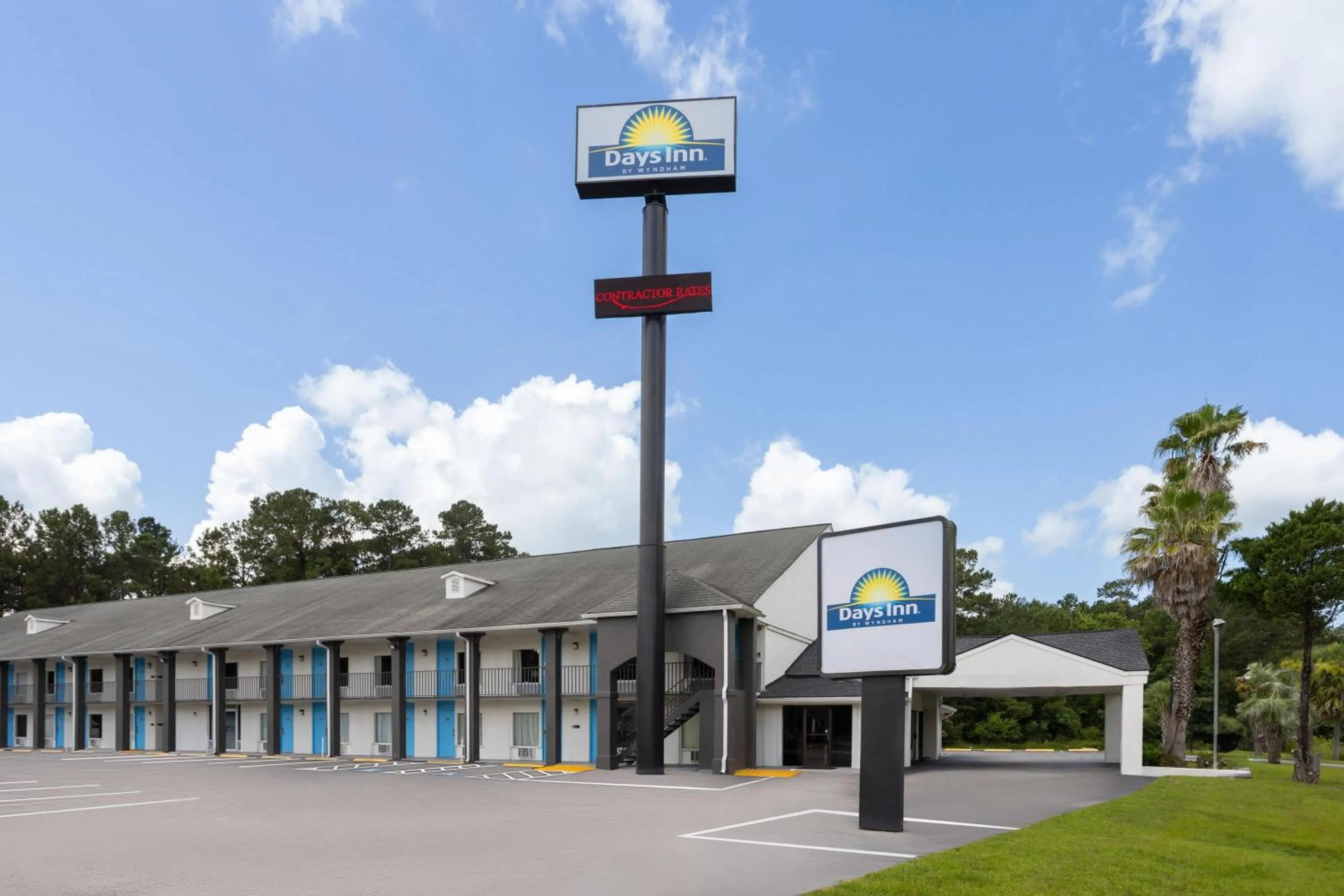 Property building in Days Inn by Wyndham Hardeeville Near Hilton Head