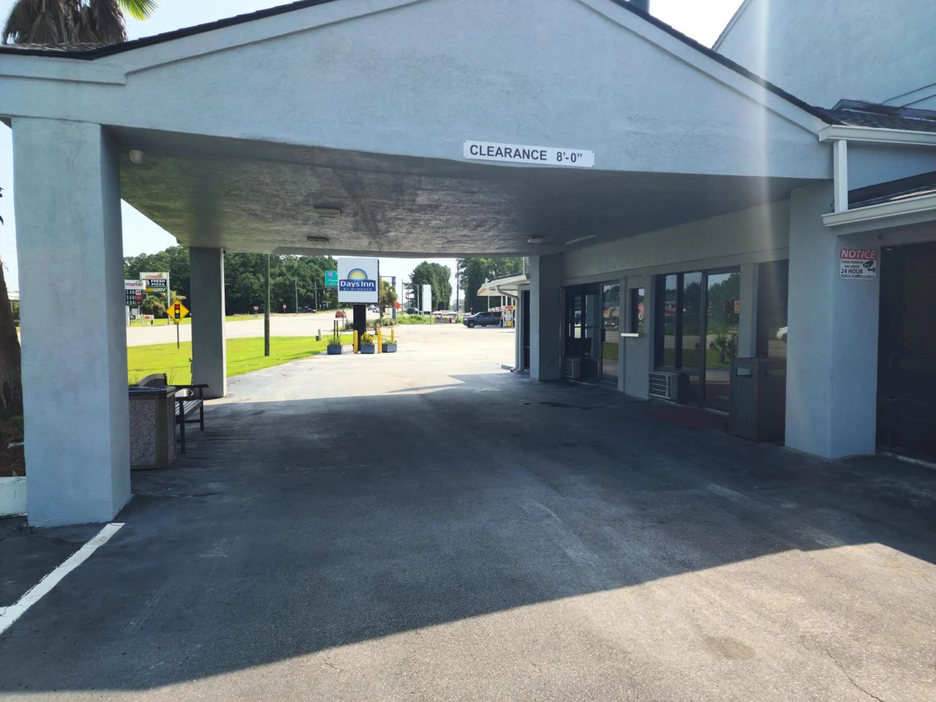 Property building in Days Inn by Wyndham Hardeeville Near Hilton Head